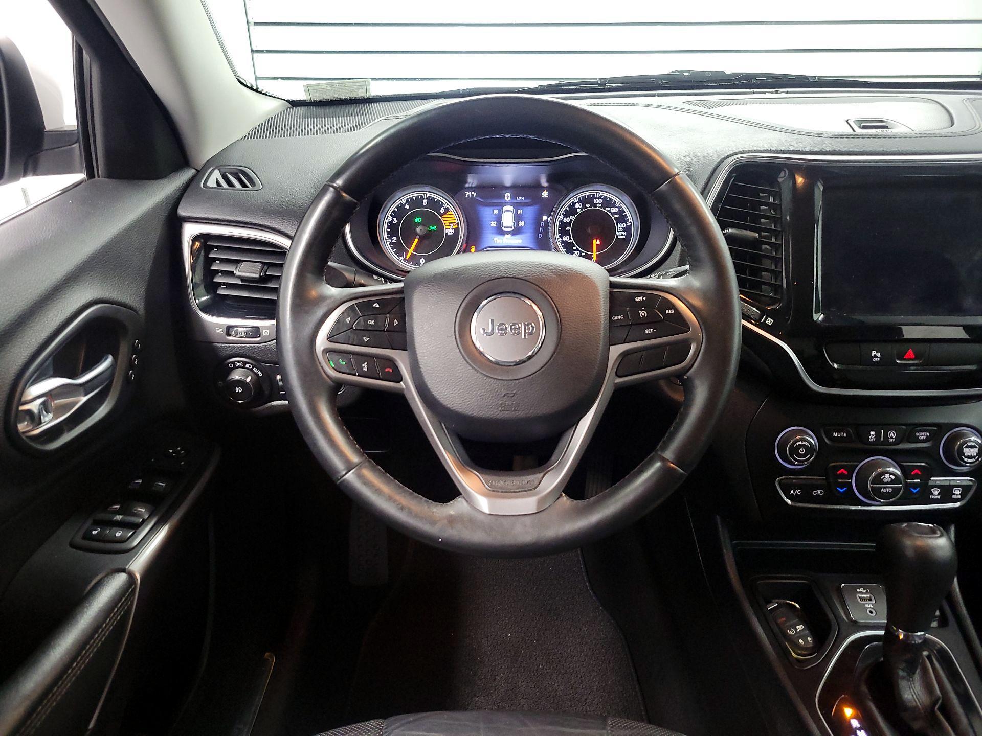 Thumbnail: 2019 Jeep Cherokee - 10
