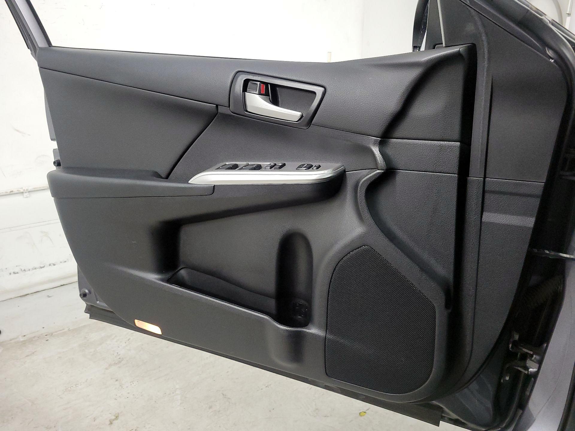 Thumbnail: 2014 Toyota Camry - 12