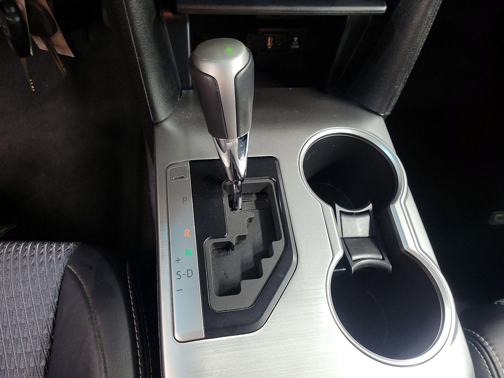 Thumbnail: 2014 Toyota Camry - 17