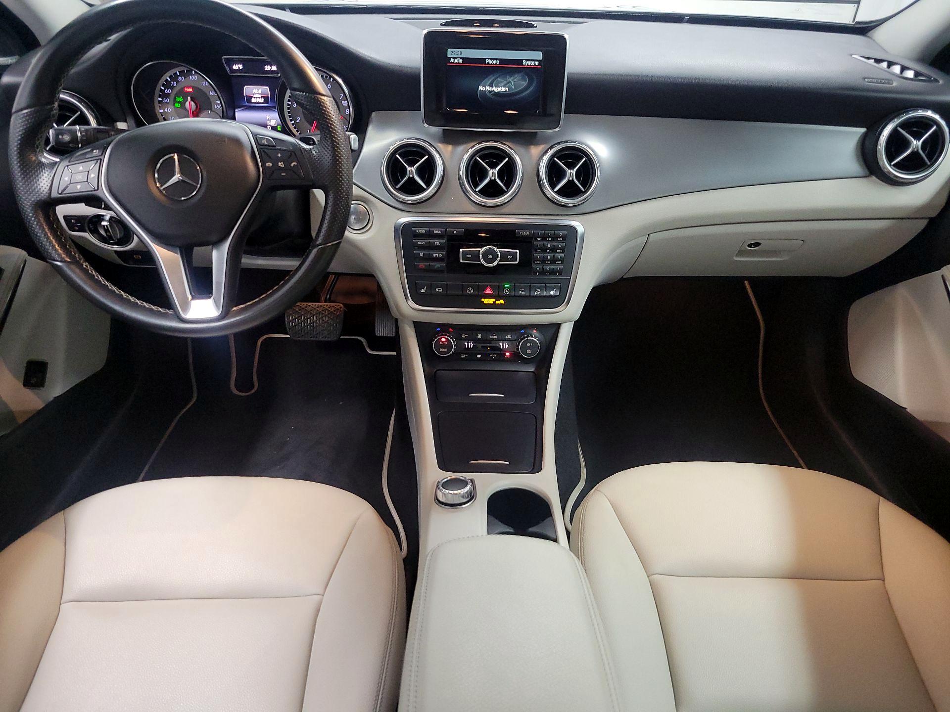 Thumbnail: 2015 Mercedes-Benz GLA - 9