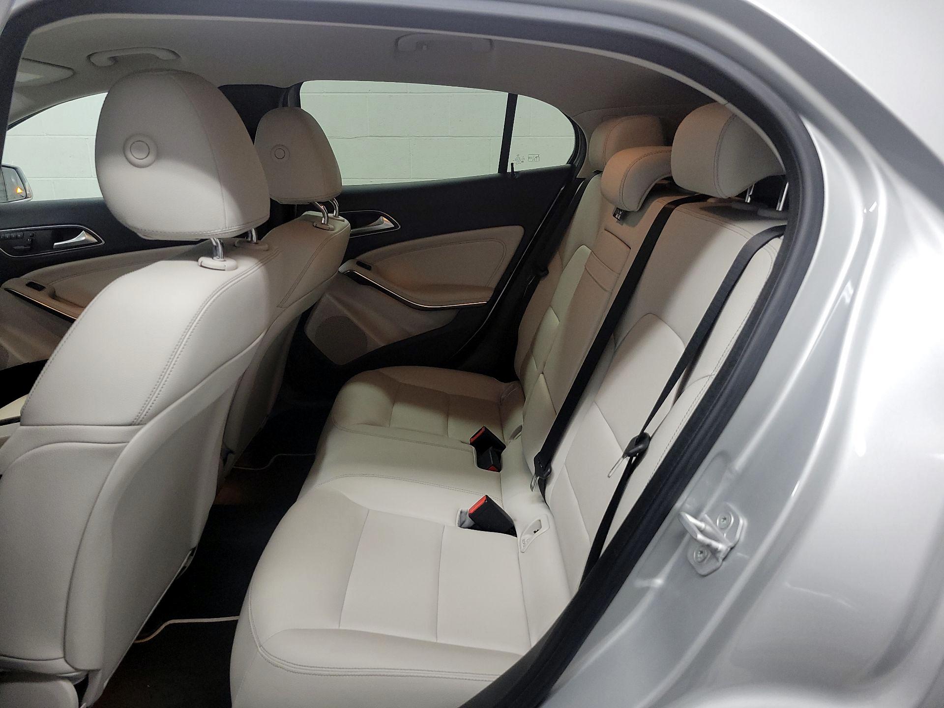 Thumbnail: 2015 Mercedes-Benz GLA - 19