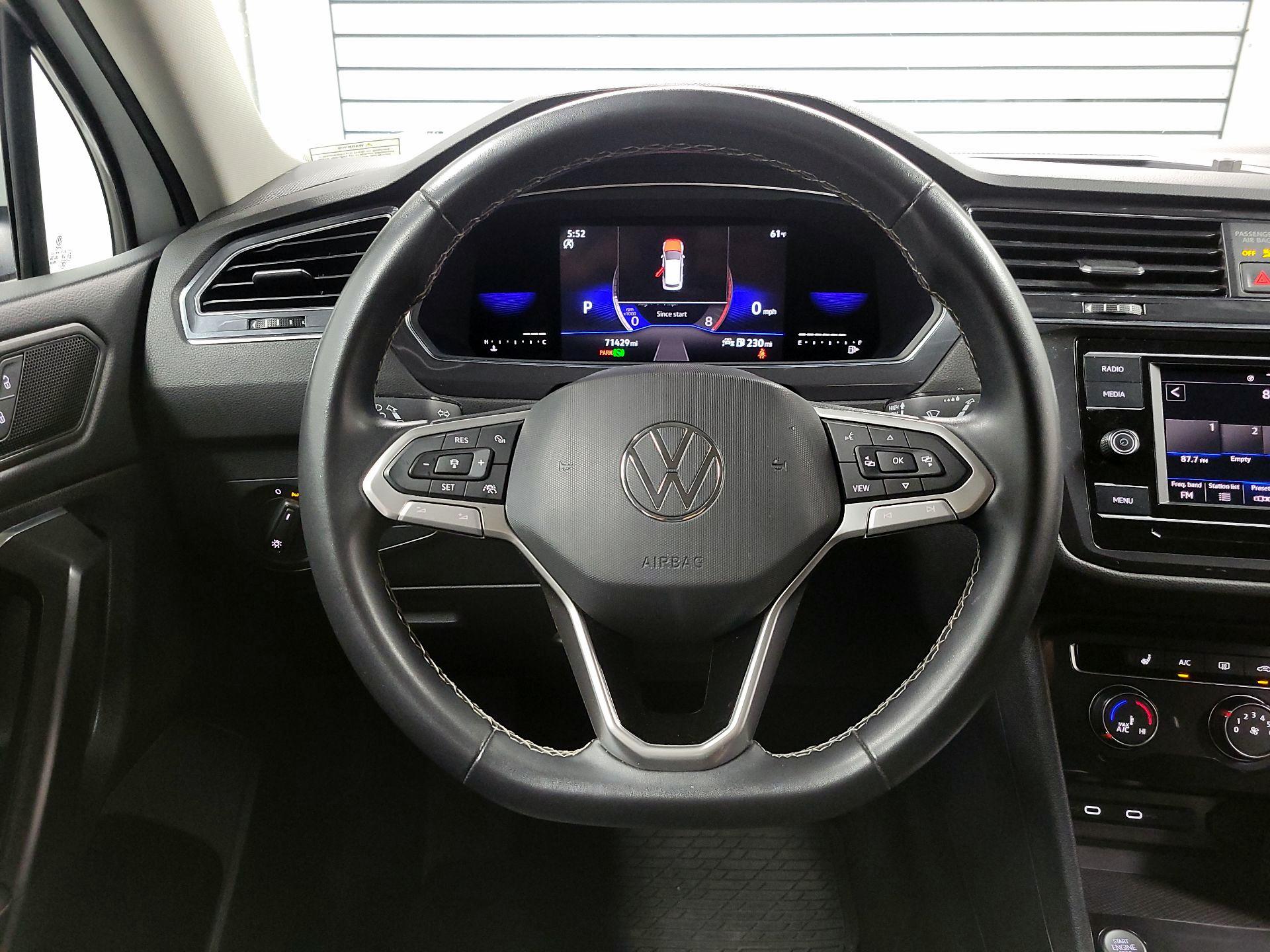 Thumbnail: 2022 Volkswagen Tiguan - 10