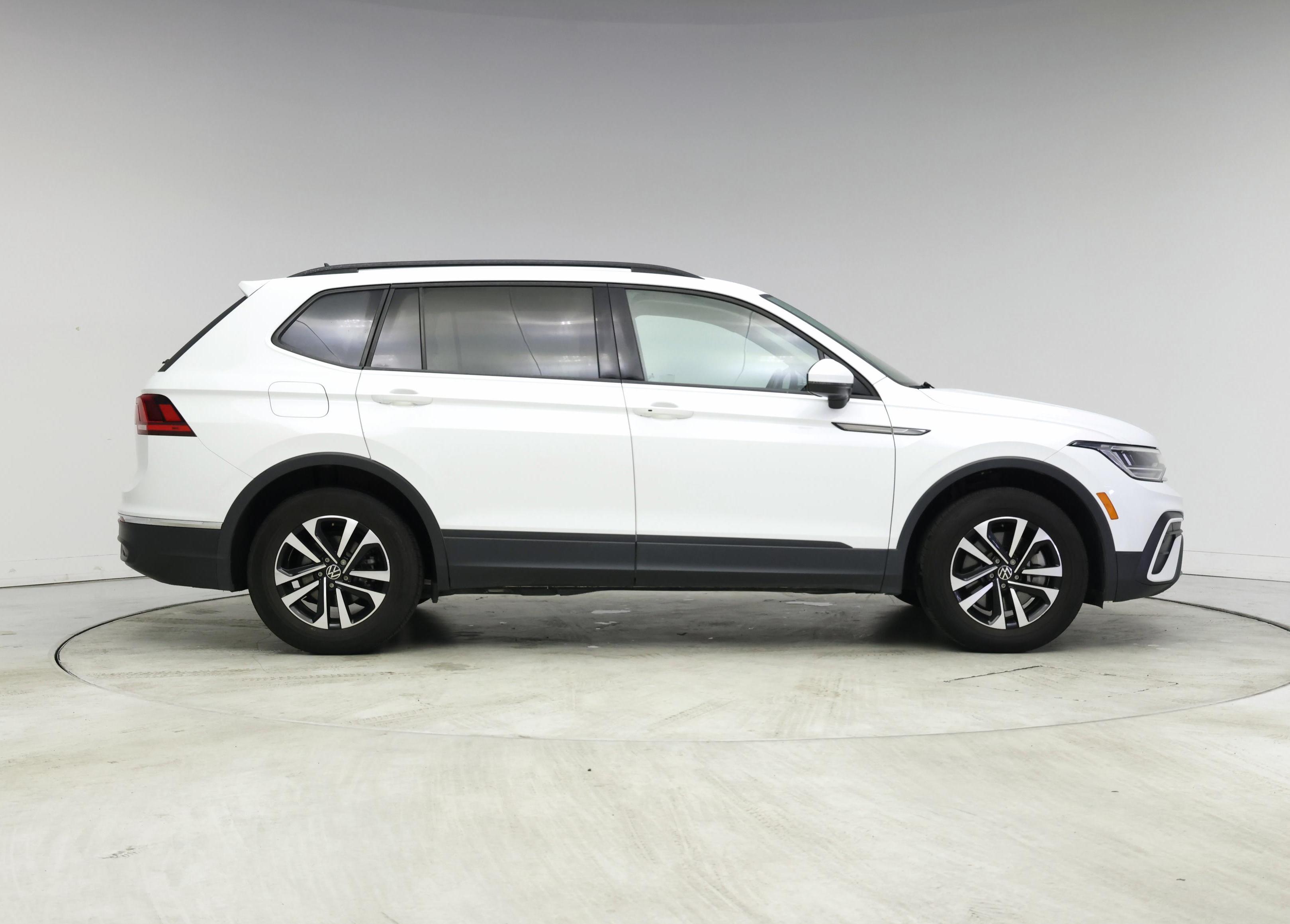 Thumbnail: 2022 Volkswagen Tiguan - 7