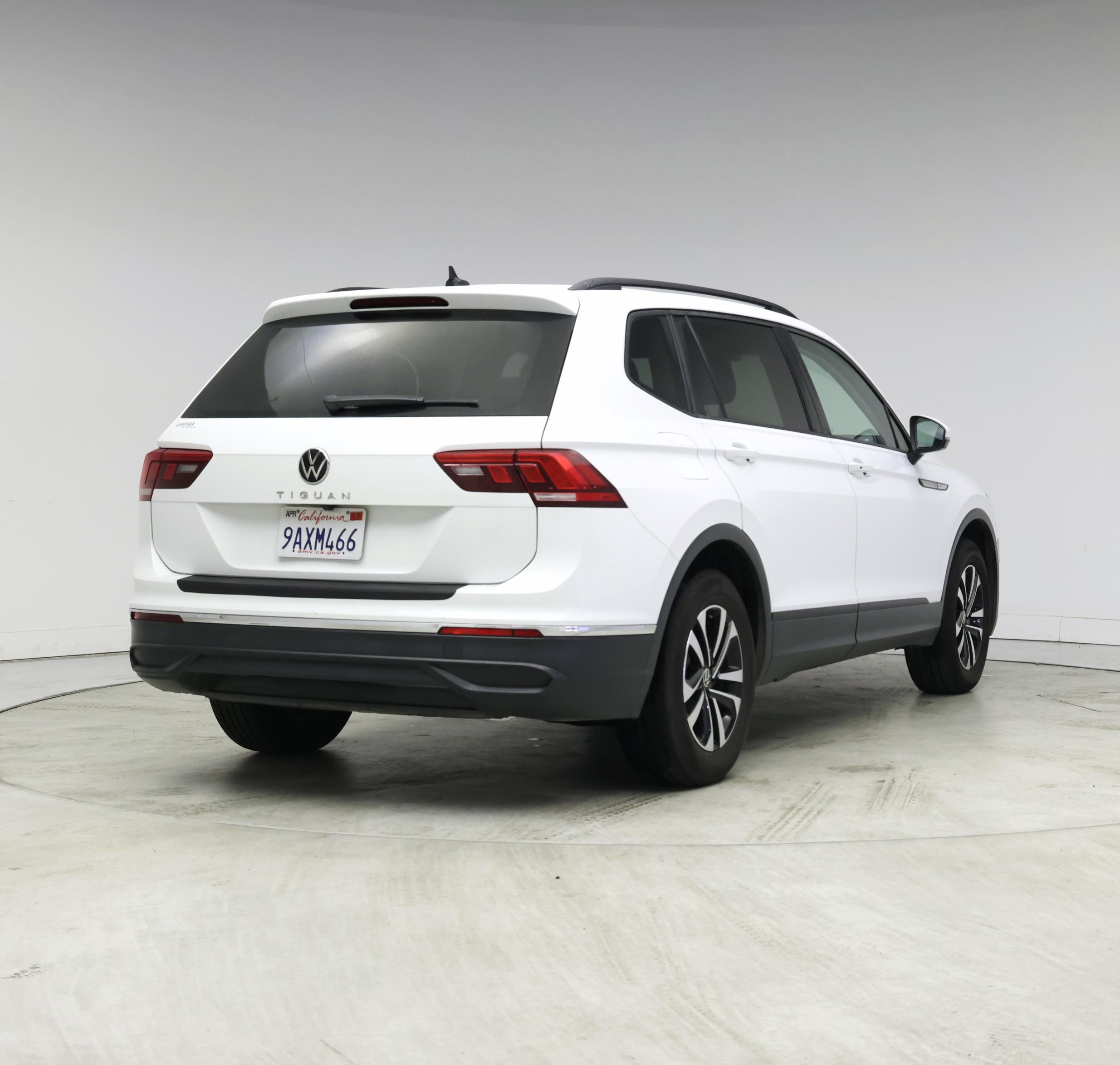 Thumbnail: 2022 Volkswagen Tiguan - 8