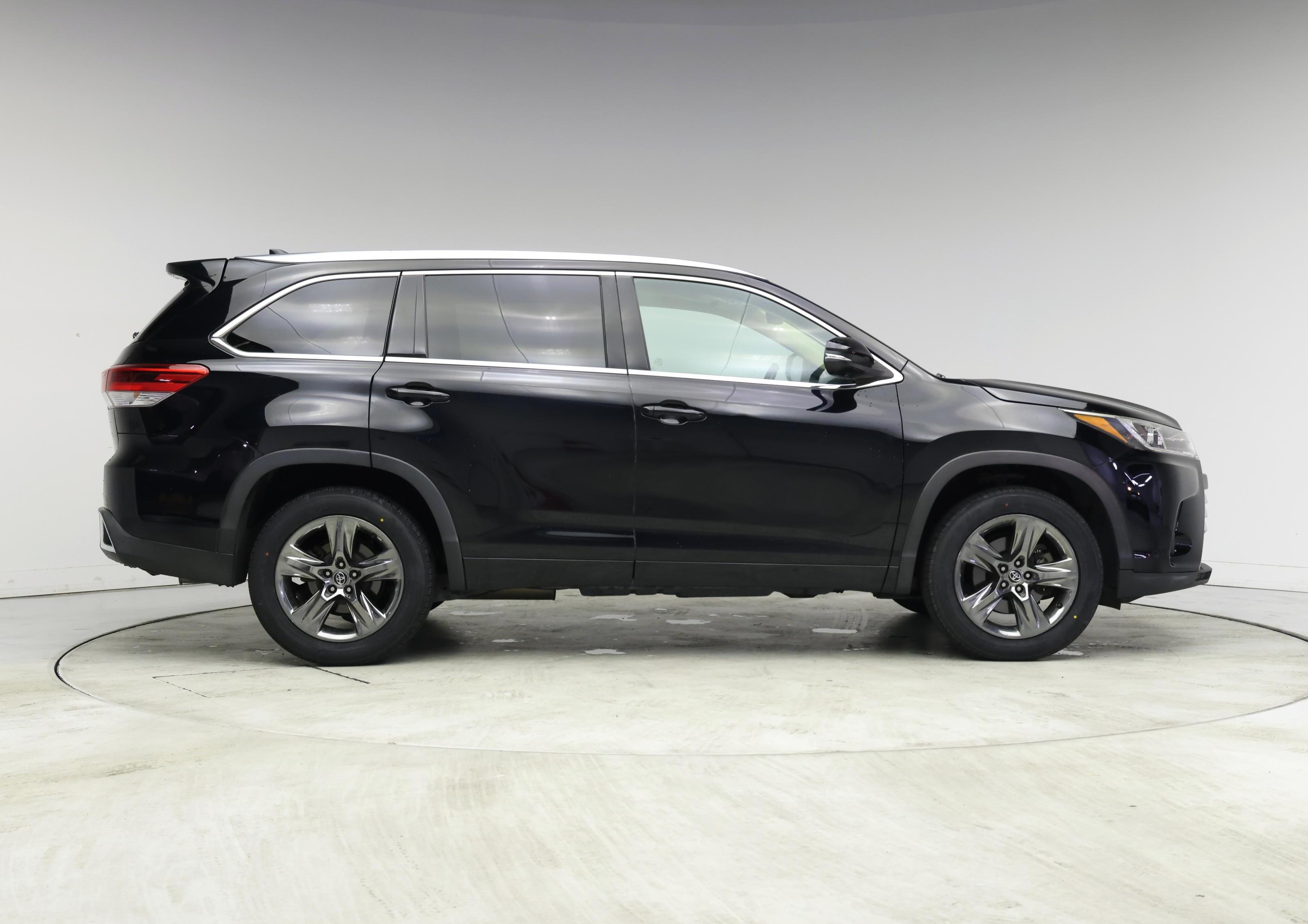 Thumbnail: 2017 Toyota Highlander - 7