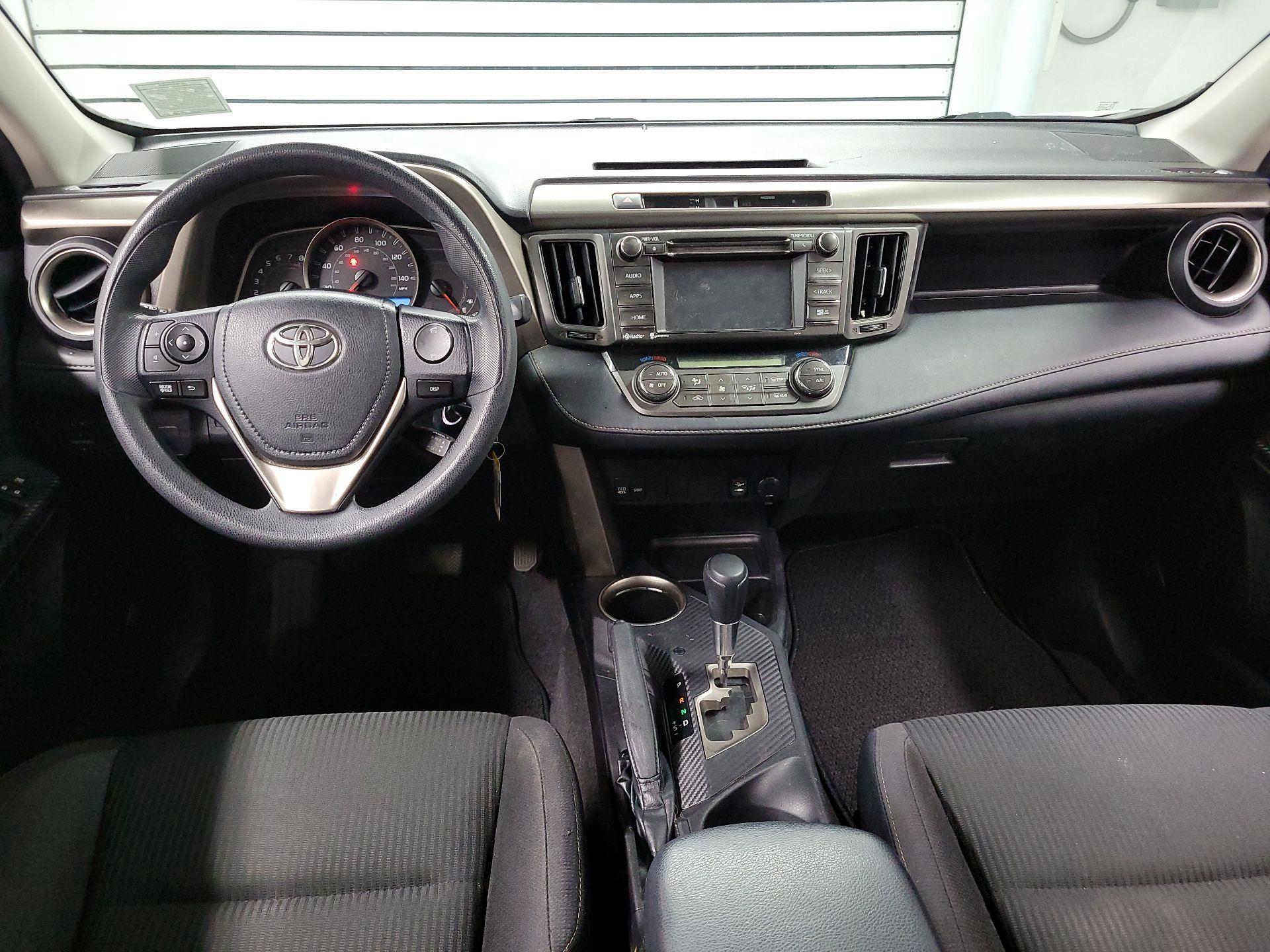 Thumbnail: 2015 Toyota RAV4 - 9