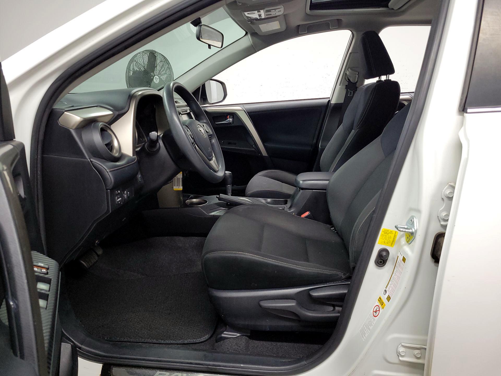 Thumbnail: 2015 Toyota RAV4 - 11