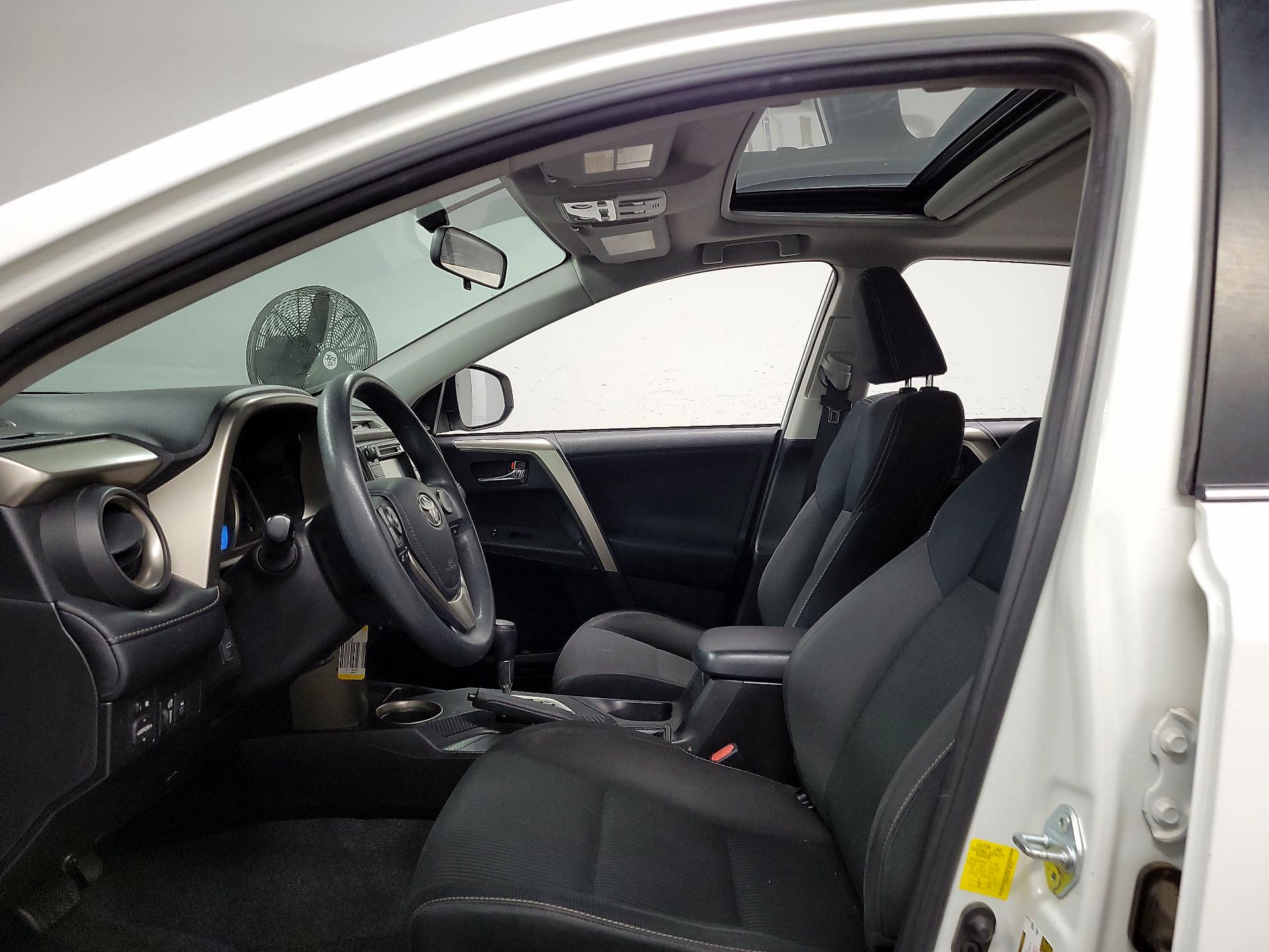 Thumbnail: 2015 Toyota RAV4 - 18