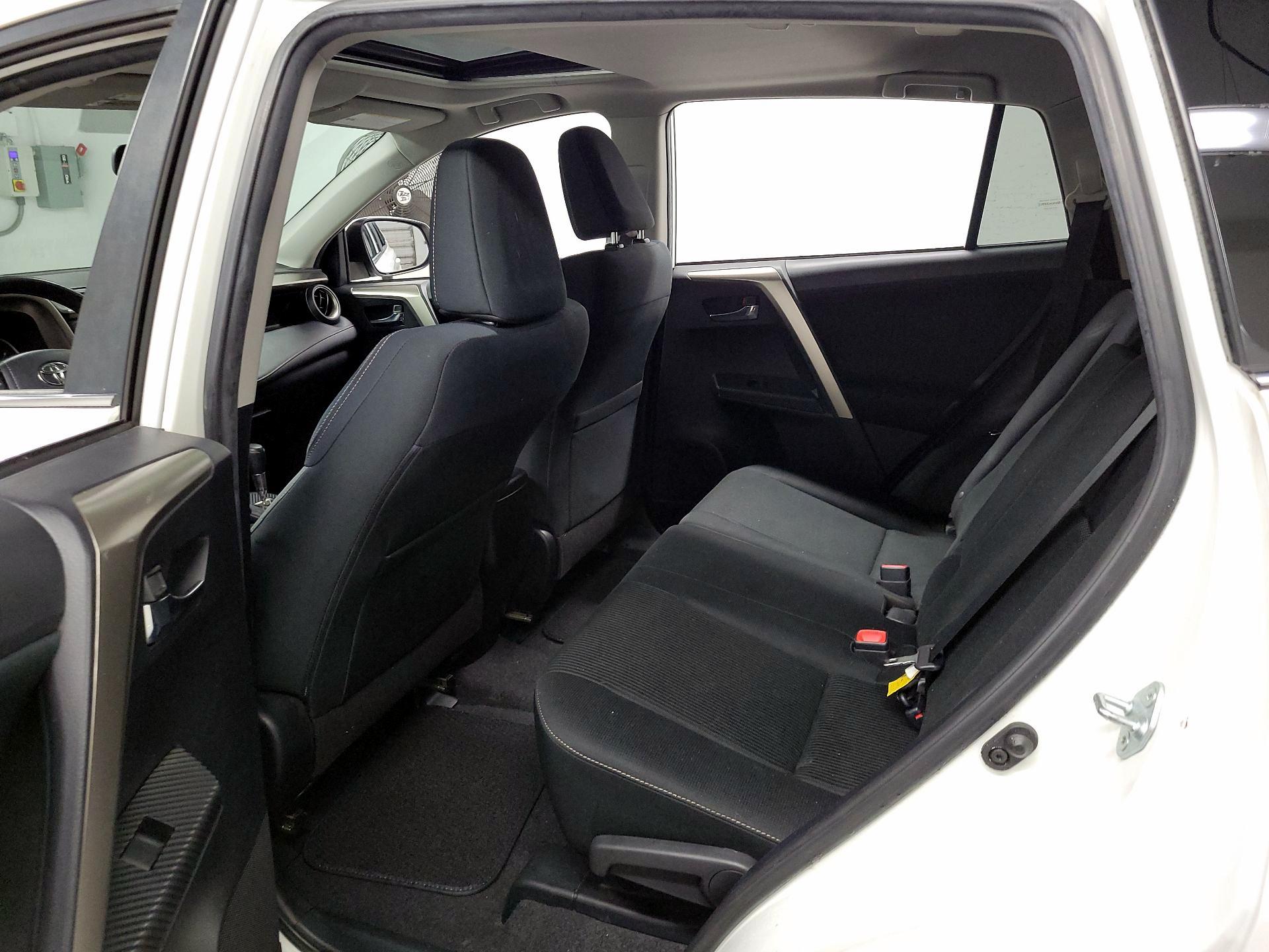 Thumbnail: 2015 Toyota RAV4 - 19
