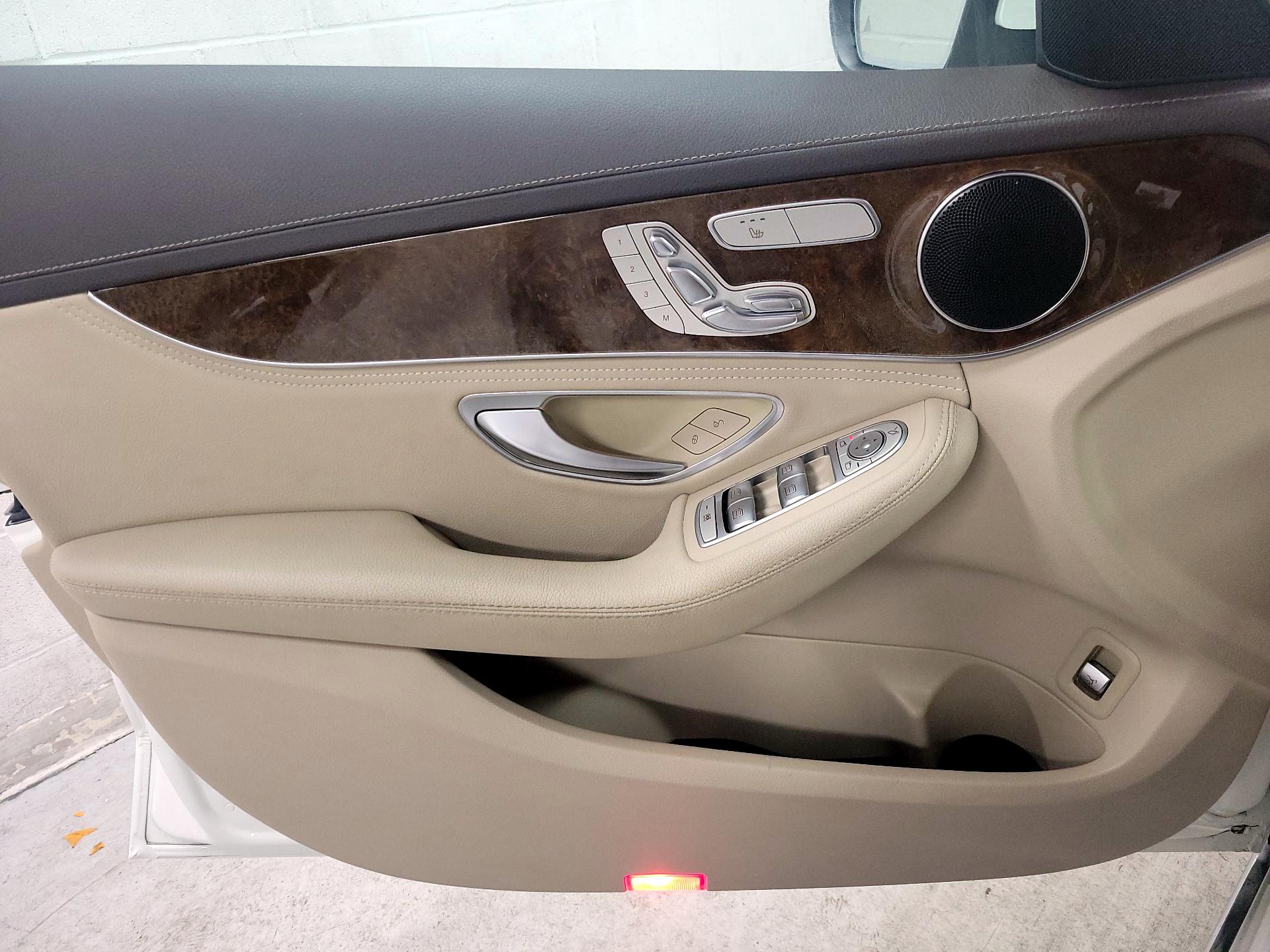 Thumbnail: 2015 Mercedes-Benz C-Class - 12