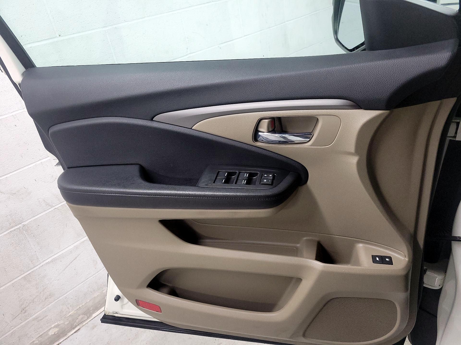 Thumbnail: 2018 Honda Pilot - 12