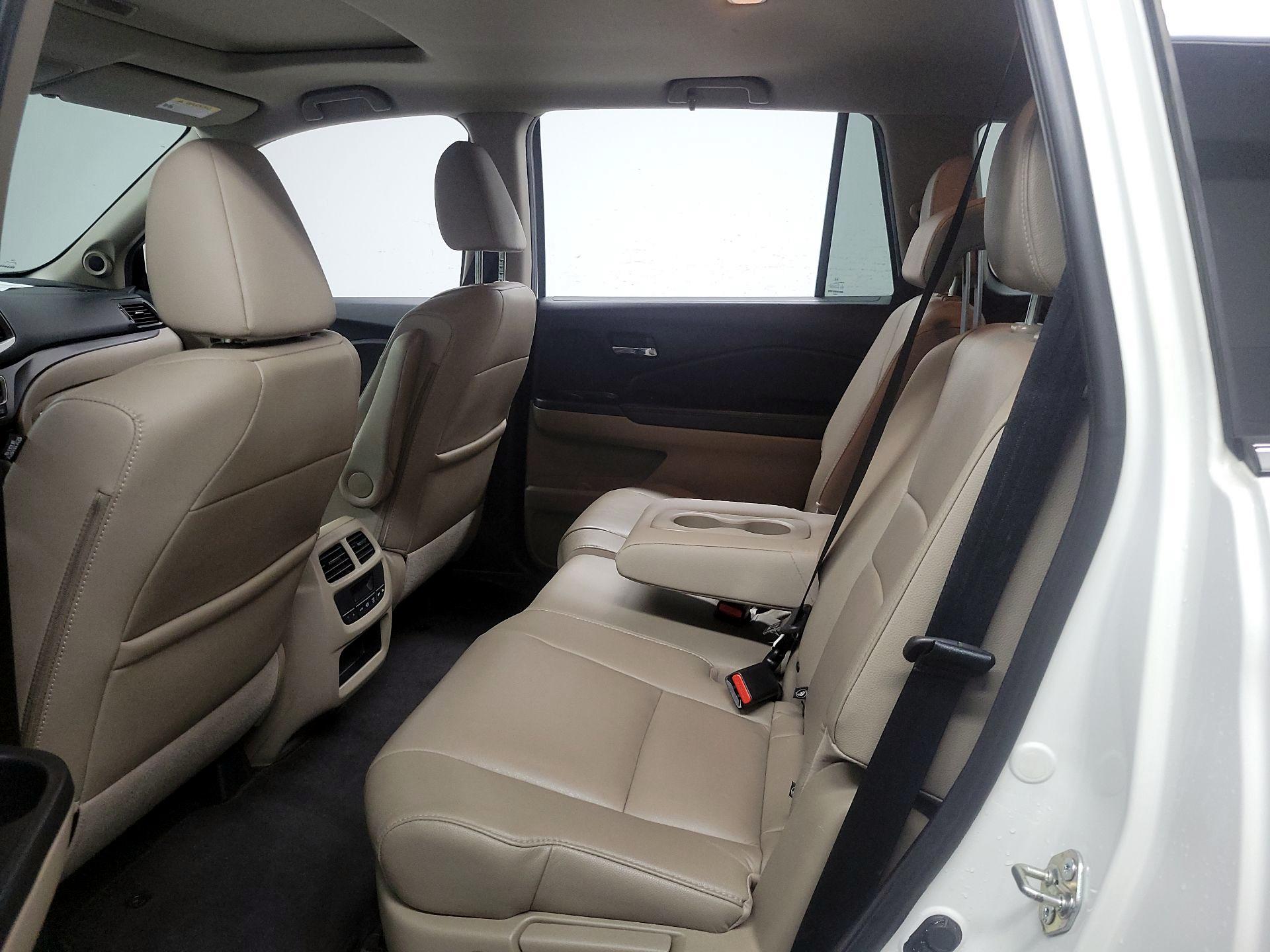 Thumbnail: 2018 Honda Pilot - 17
