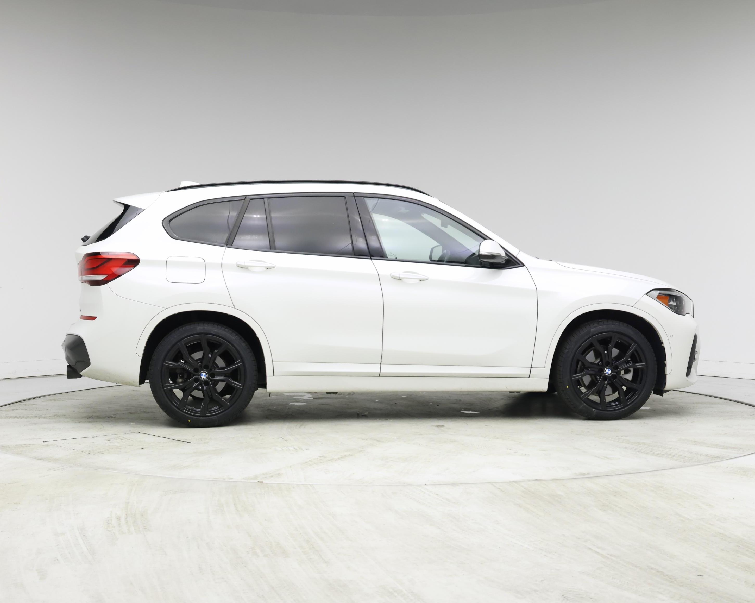 Thumbnail: 2021 BMW X1 - 7