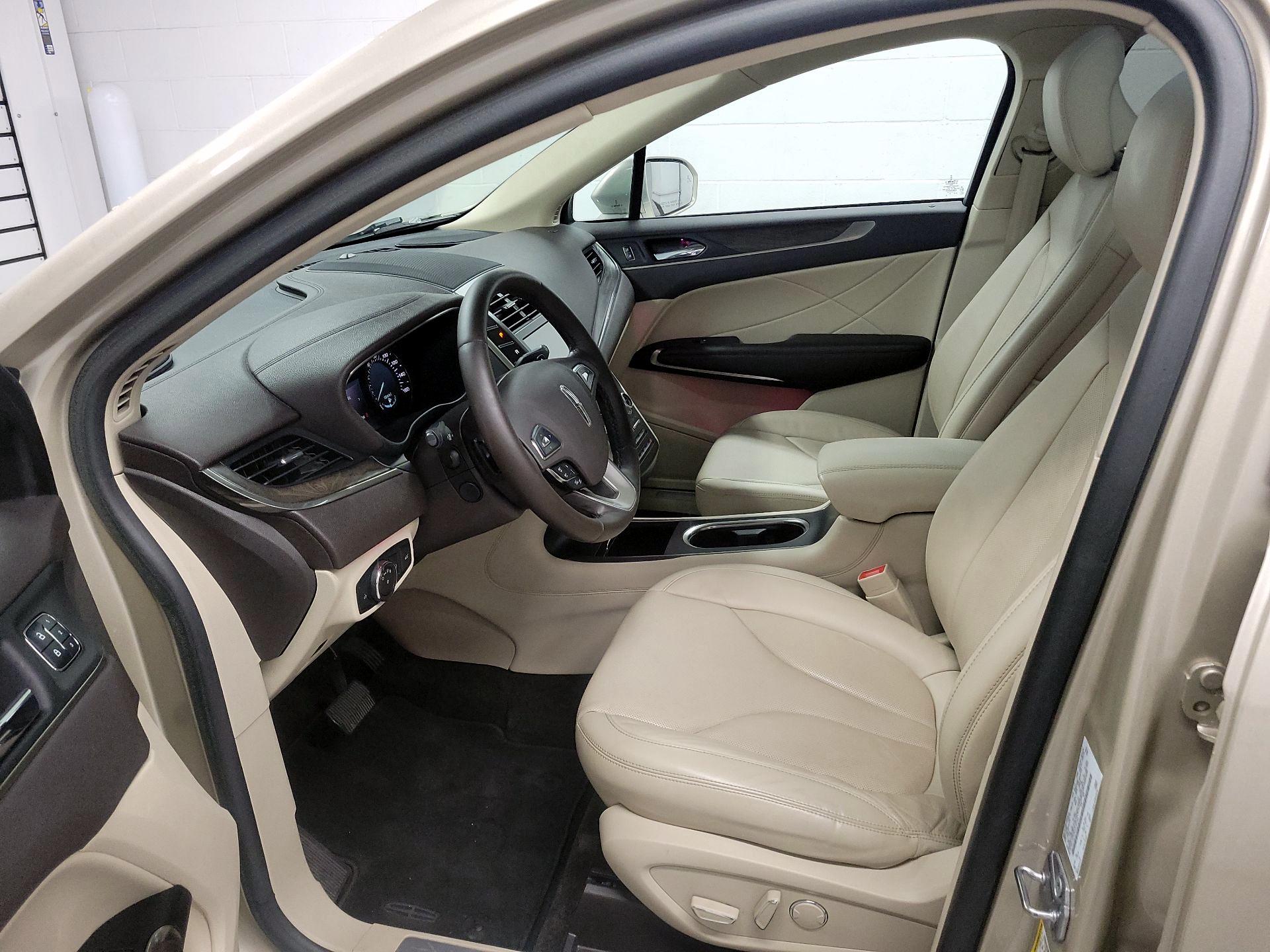 Thumbnail: 2017 Lincoln MKC - 11