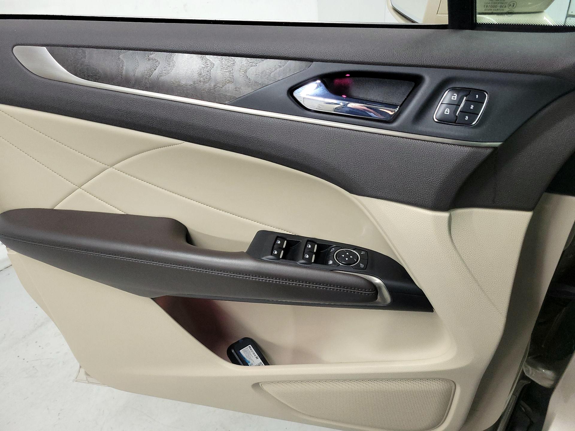 Thumbnail: 2017 Lincoln MKC - 12