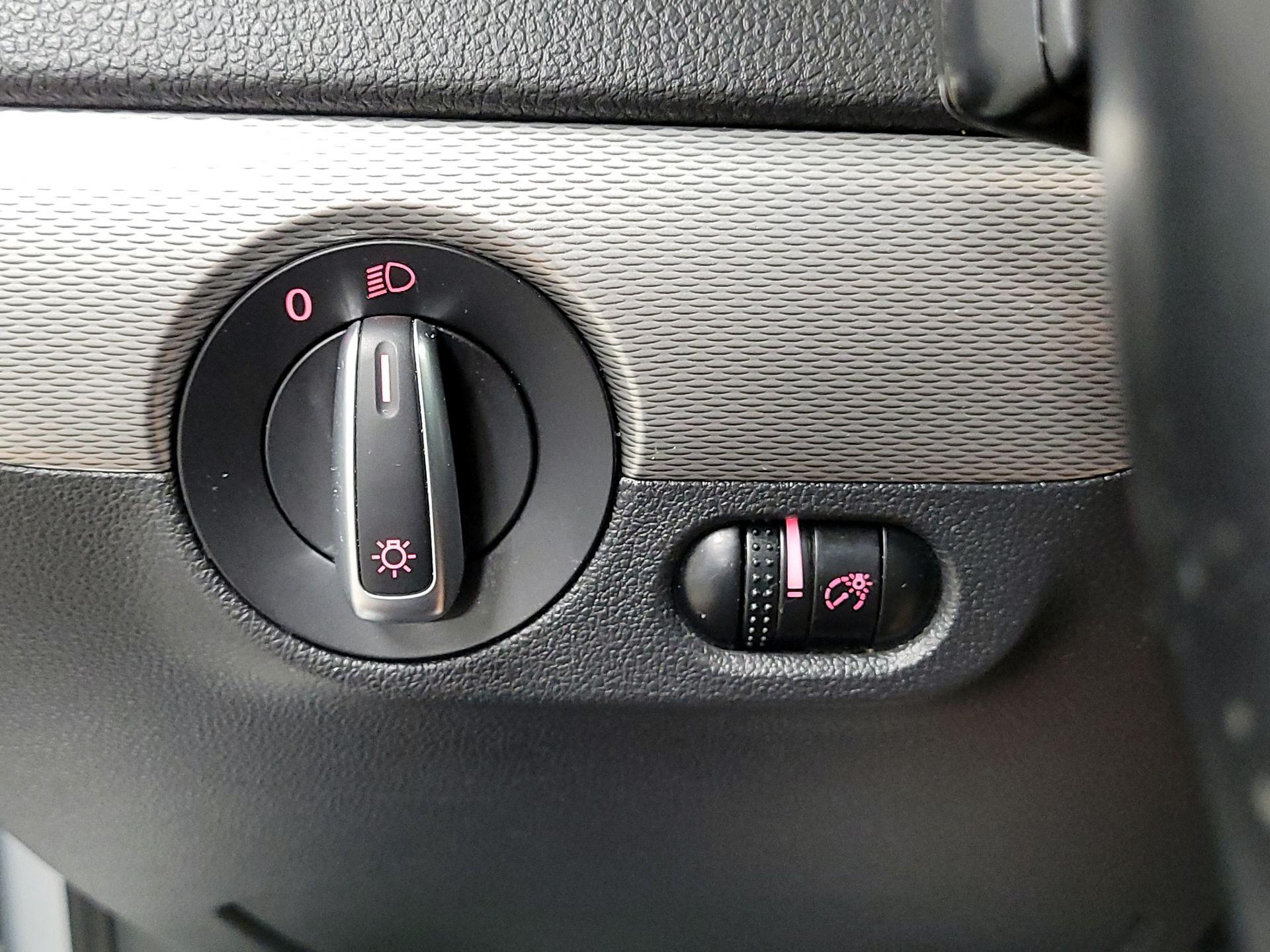 Thumbnail: 2015 Volkswagen Jetta - 13