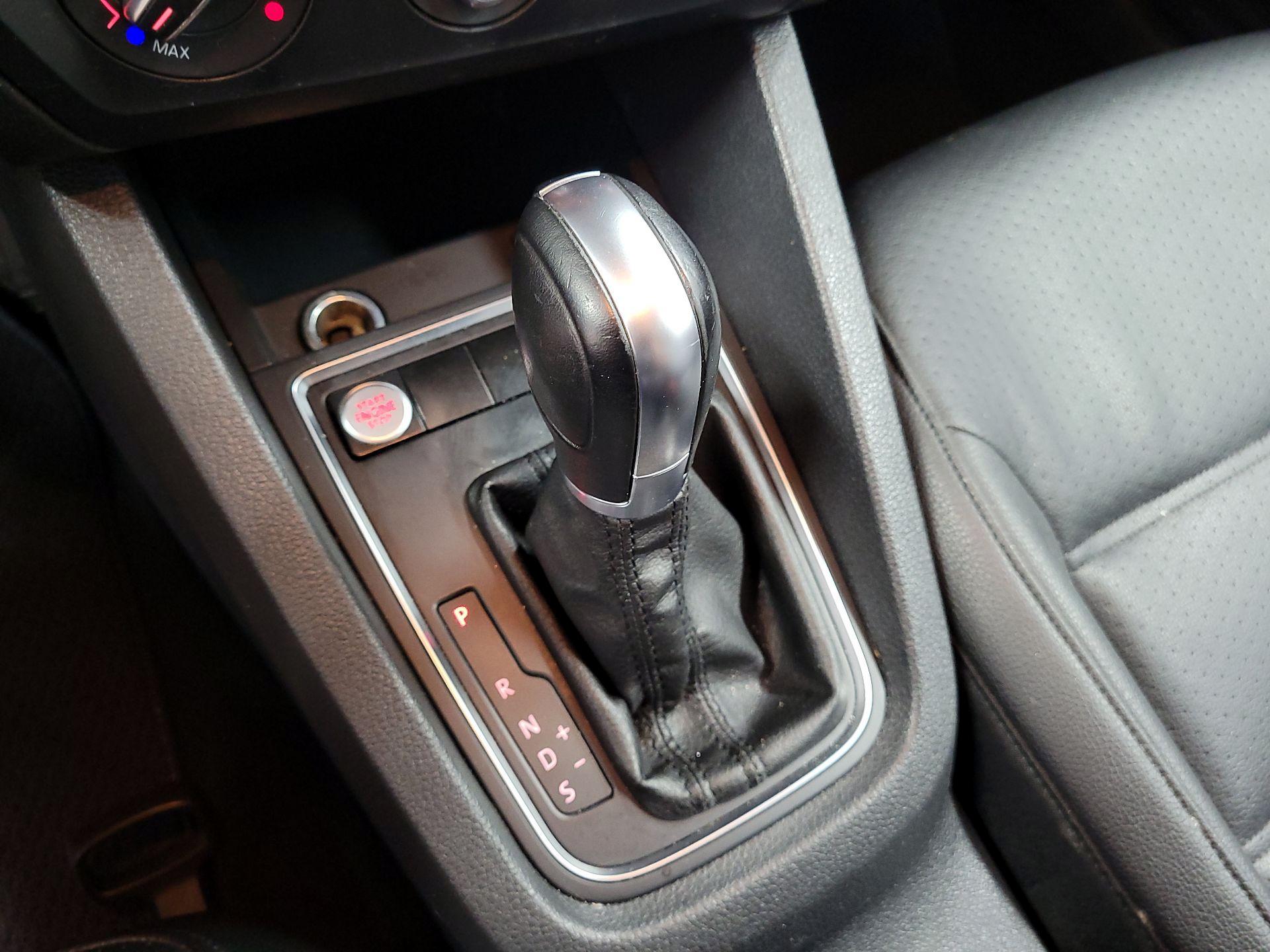 Thumbnail: 2015 Volkswagen Jetta - 16