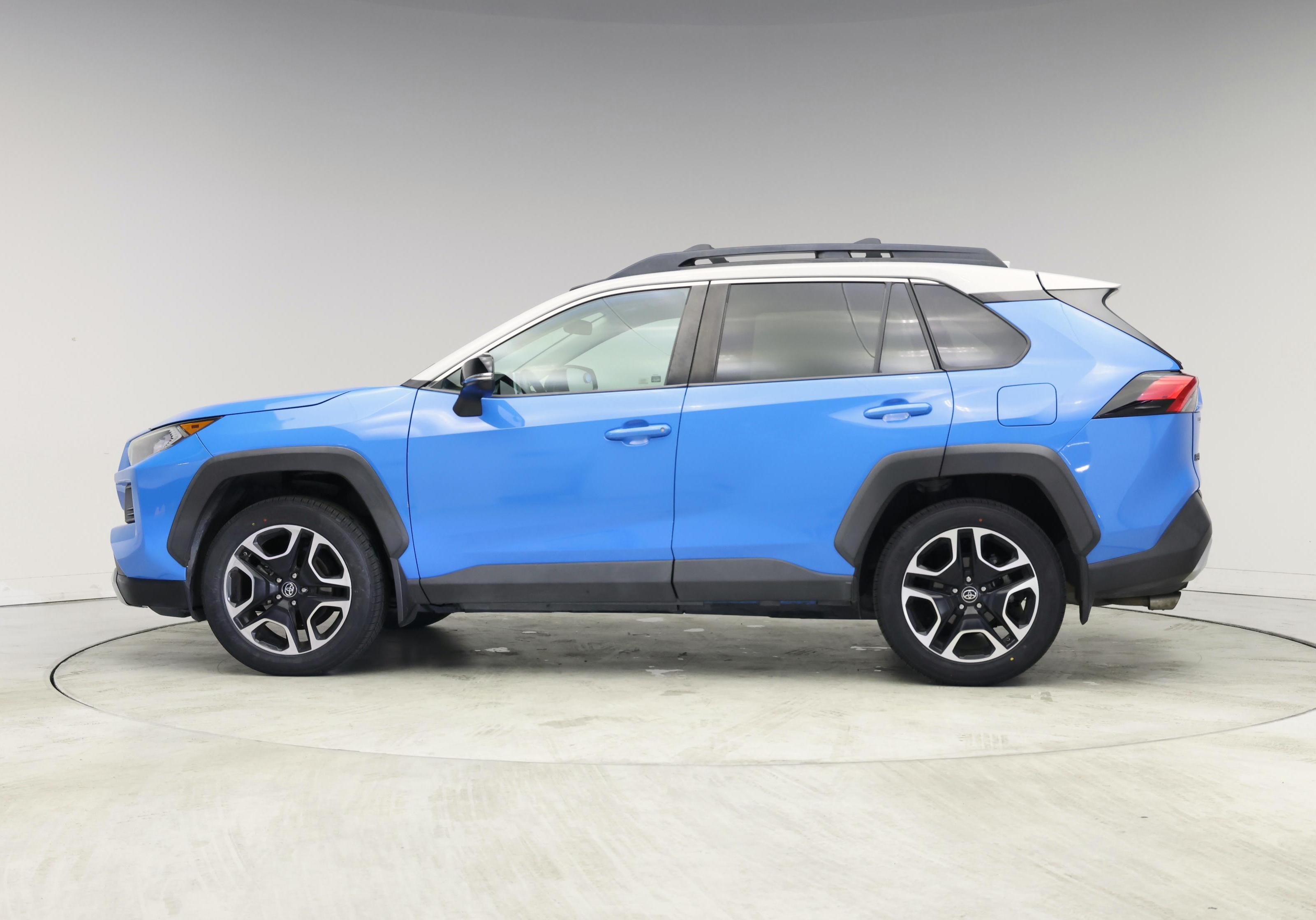 Thumbnail: 2019 Toyota RAV4 - 3
