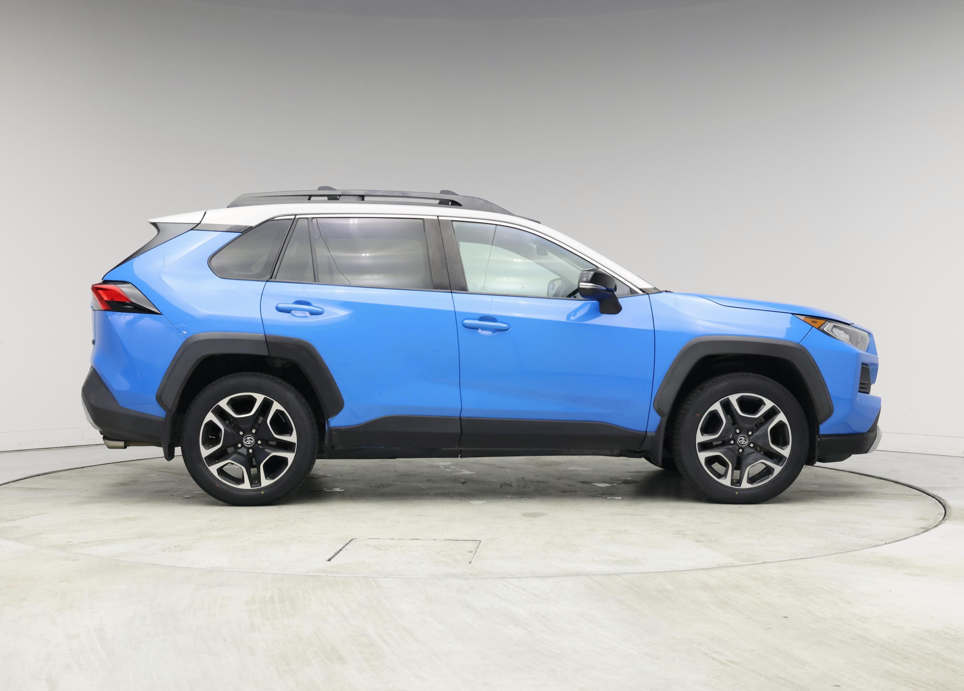 Thumbnail: 2019 Toyota RAV4 - 7
