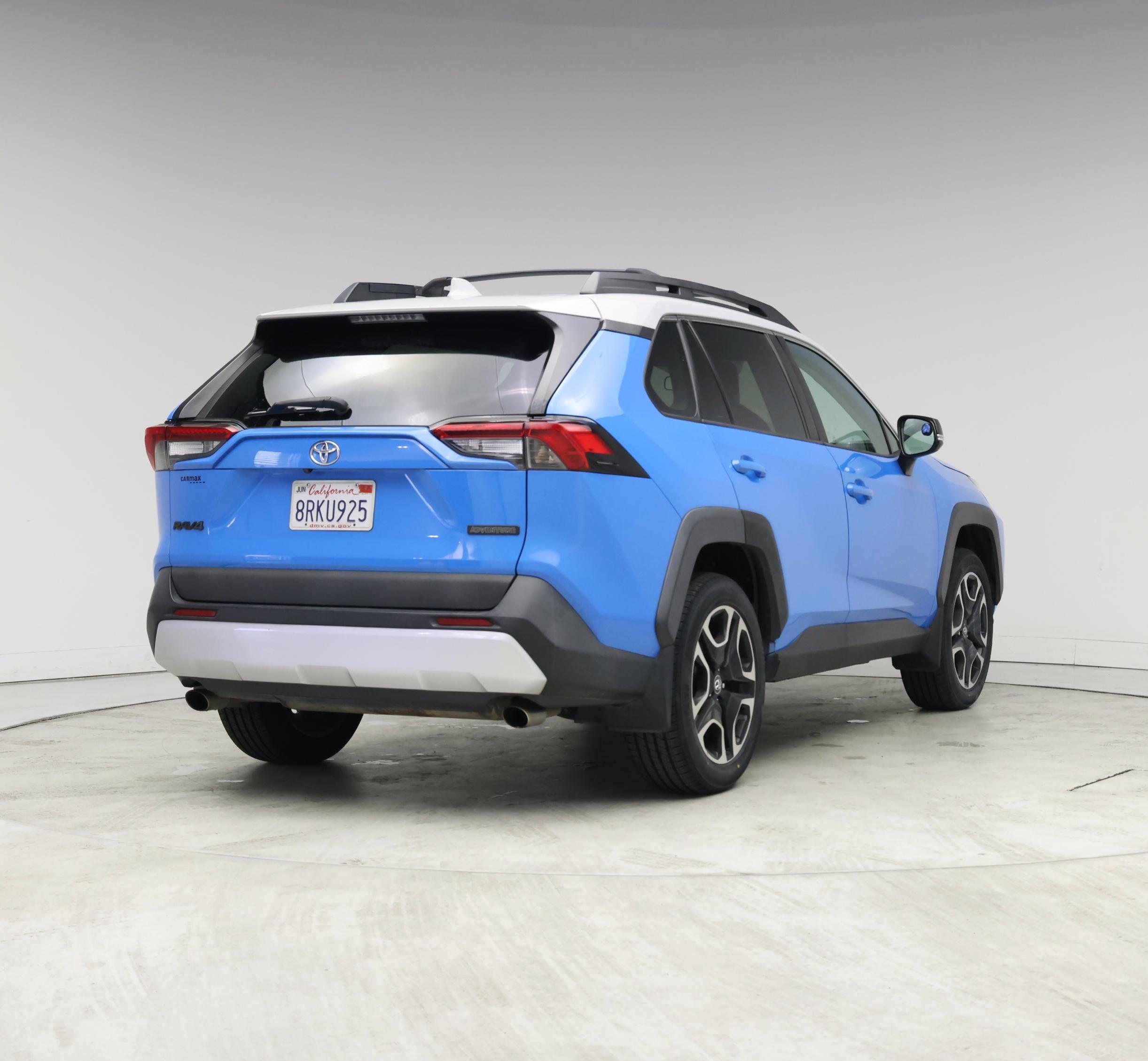 Thumbnail: 2019 Toyota RAV4 - 8