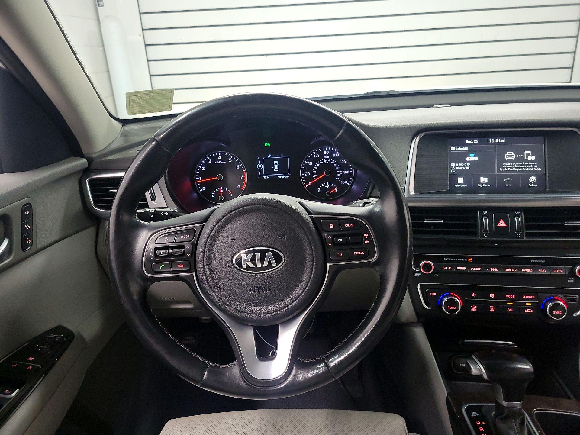 Thumbnail: 2017 Kia Optima - 10