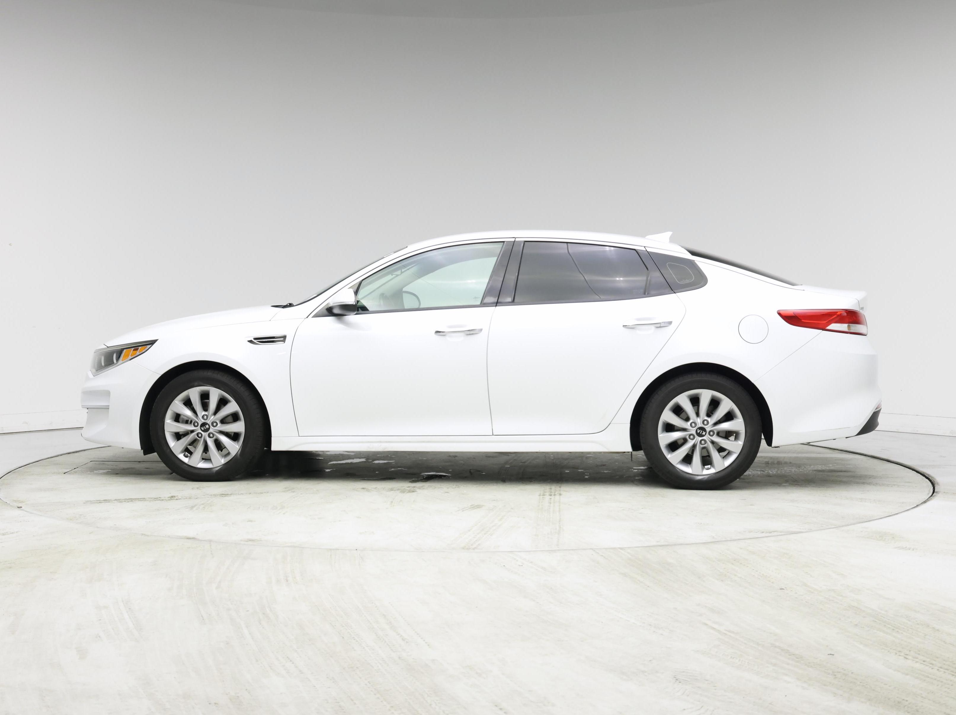 Thumbnail: 2017 Kia Optima - 3