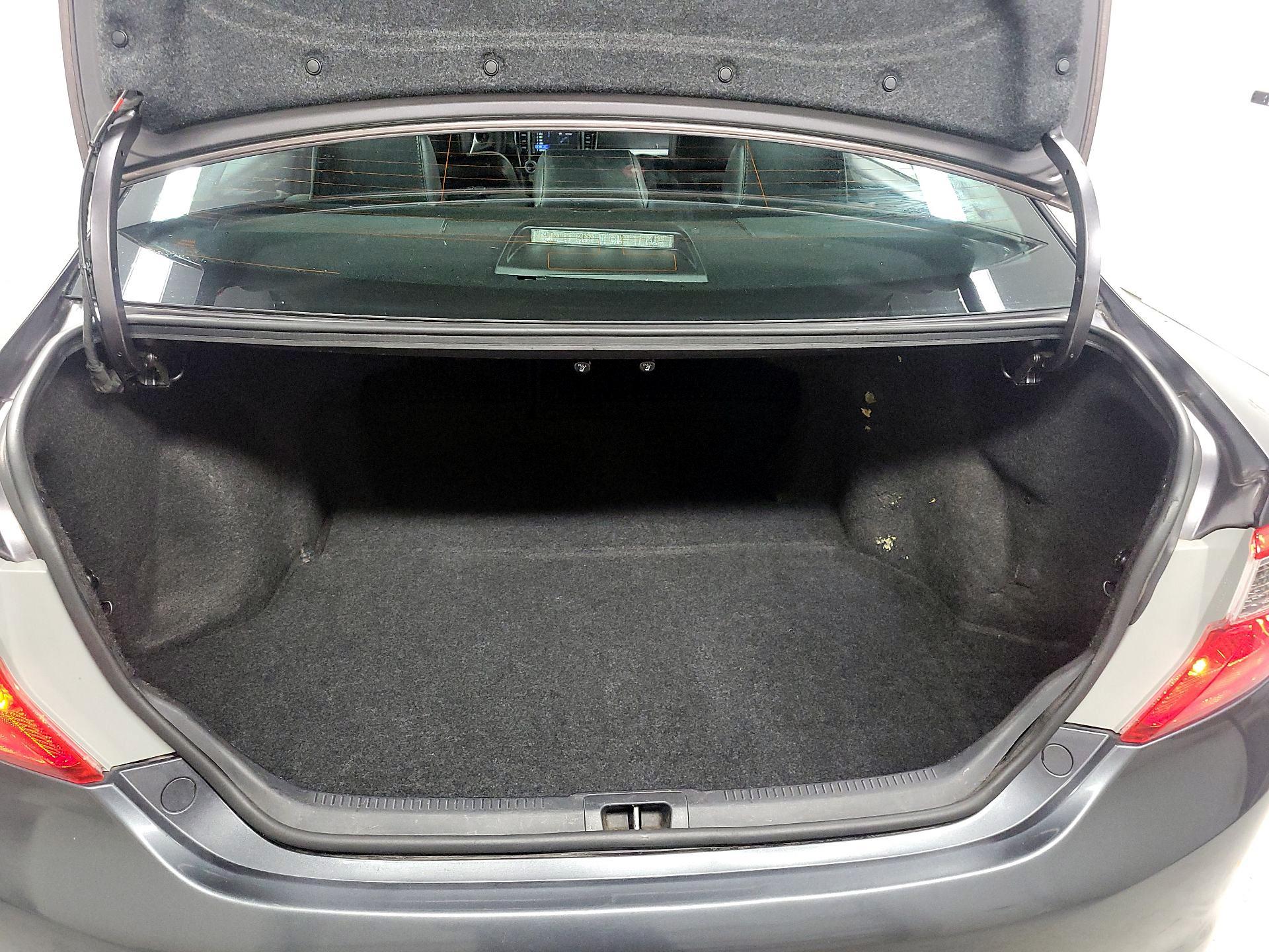 Thumbnail: 2014 Toyota Camry - 18
