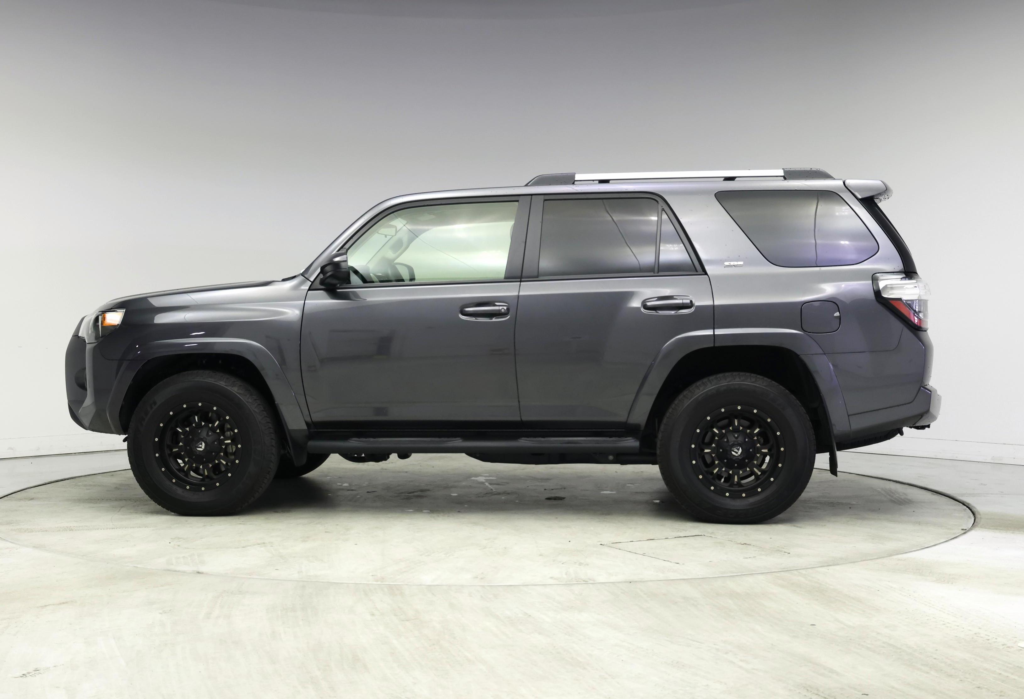 Thumbnail: 2019 Toyota 4Runner - 3