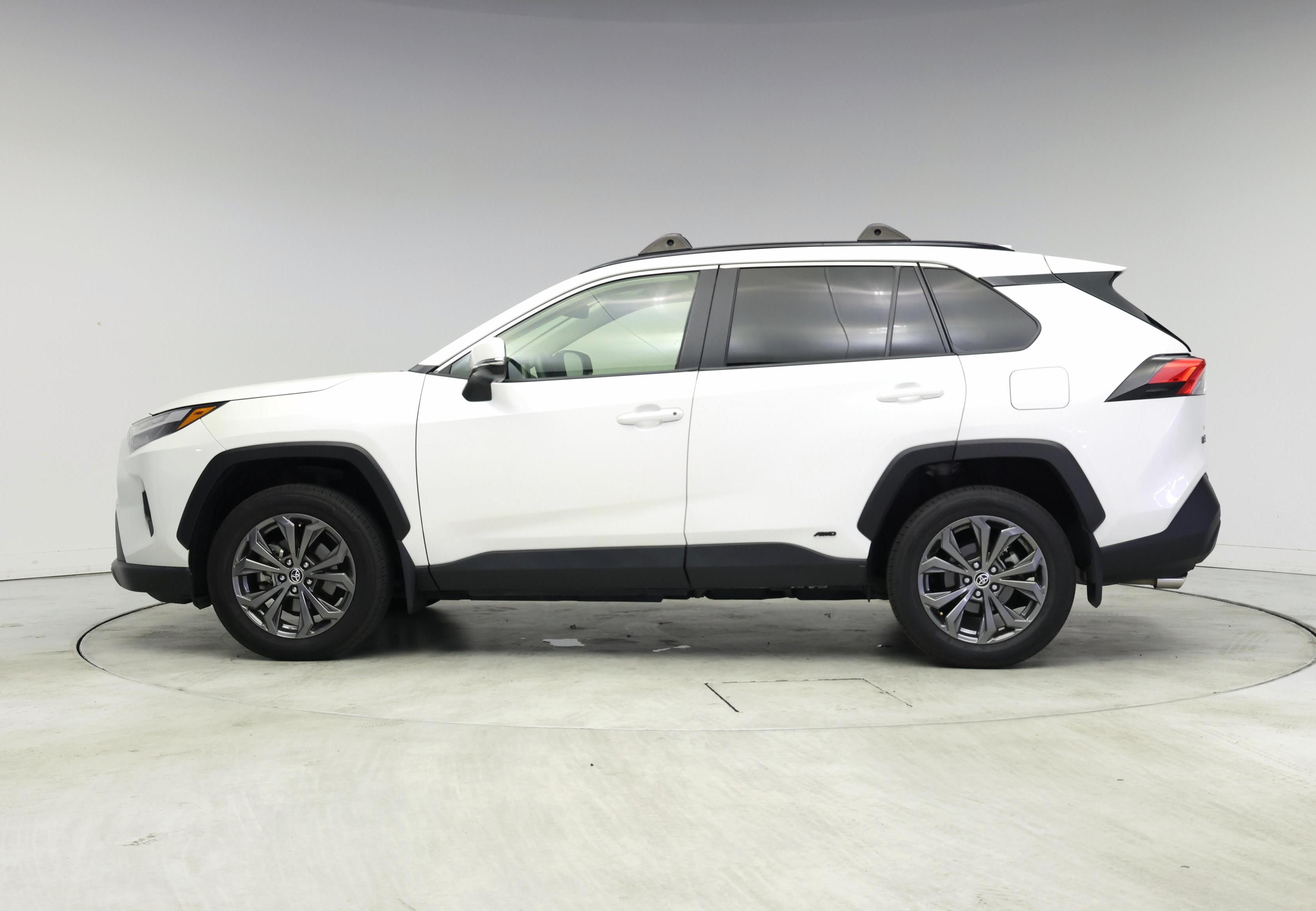 Thumbnail: 2022 Toyota RAV4 - 3