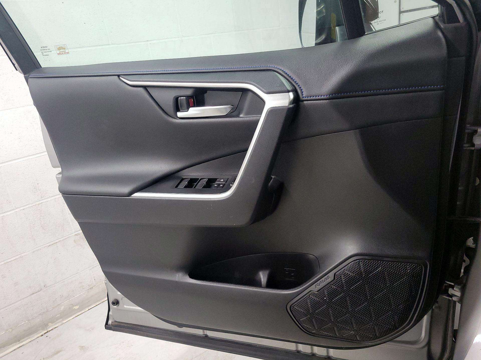 Thumbnail: 2021 Toyota RAV4 - 12