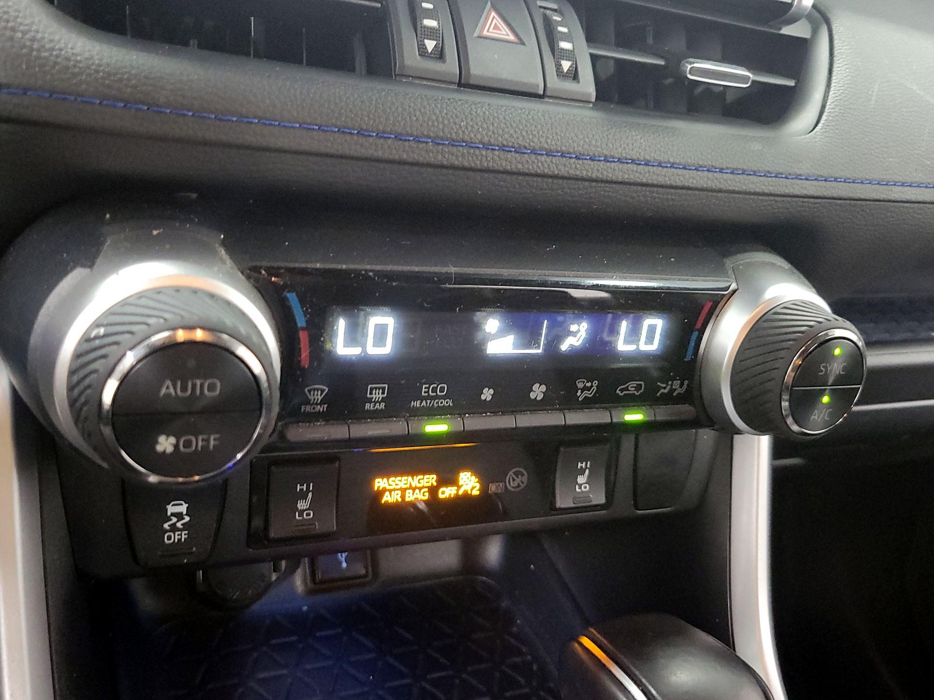 Thumbnail: 2021 Toyota RAV4 - 15