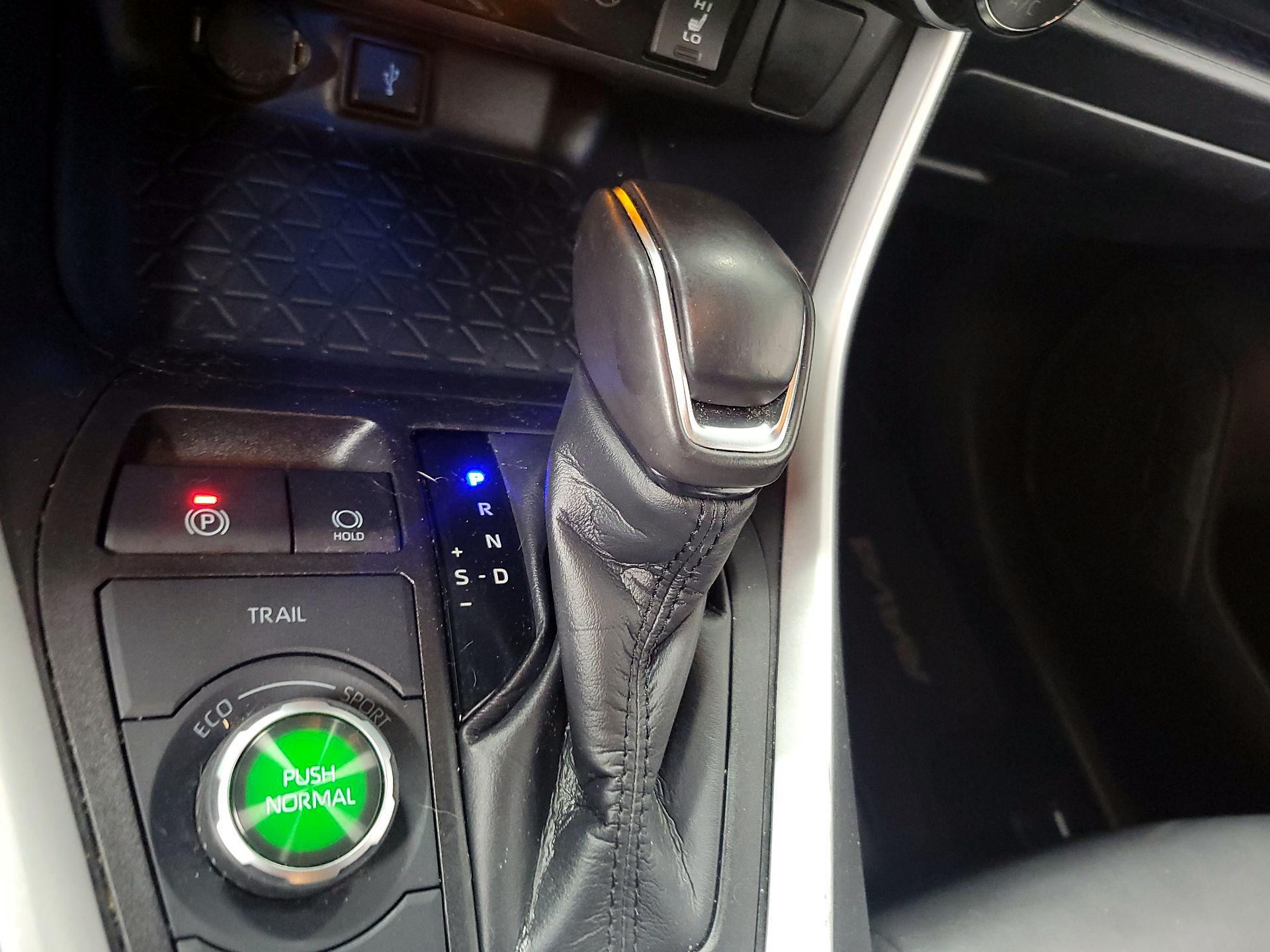 Thumbnail: 2021 Toyota RAV4 - 16