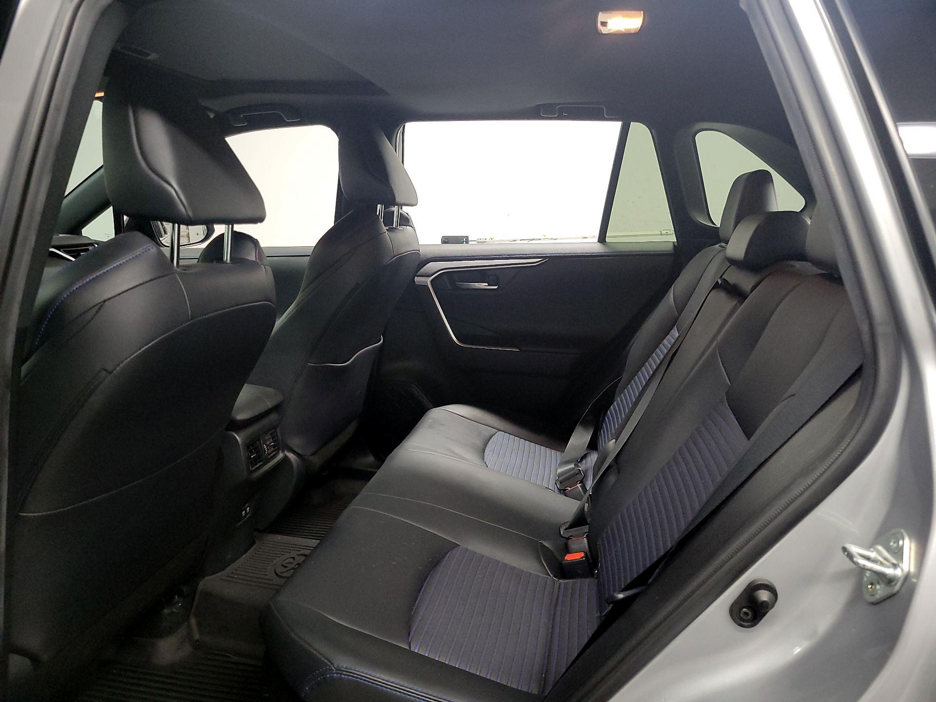 Thumbnail: 2021 Toyota RAV4 - 17