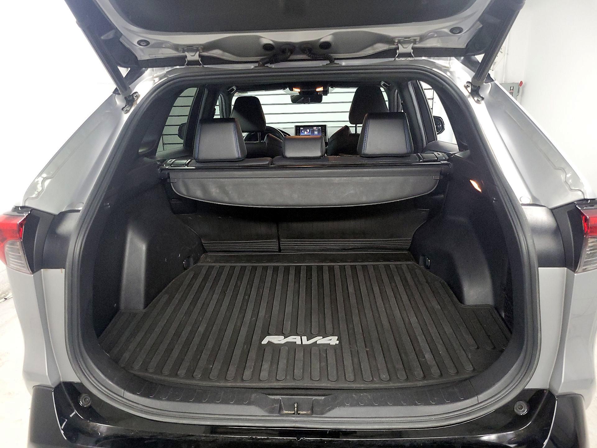 Thumbnail: 2021 Toyota RAV4 - 18