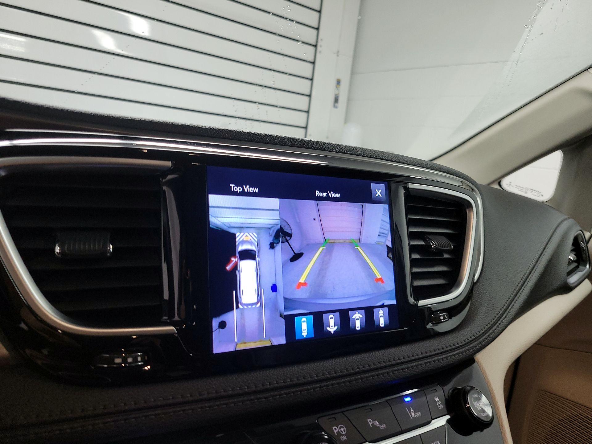 Thumbnail: 2017 Chrysler Pacifica - 14
