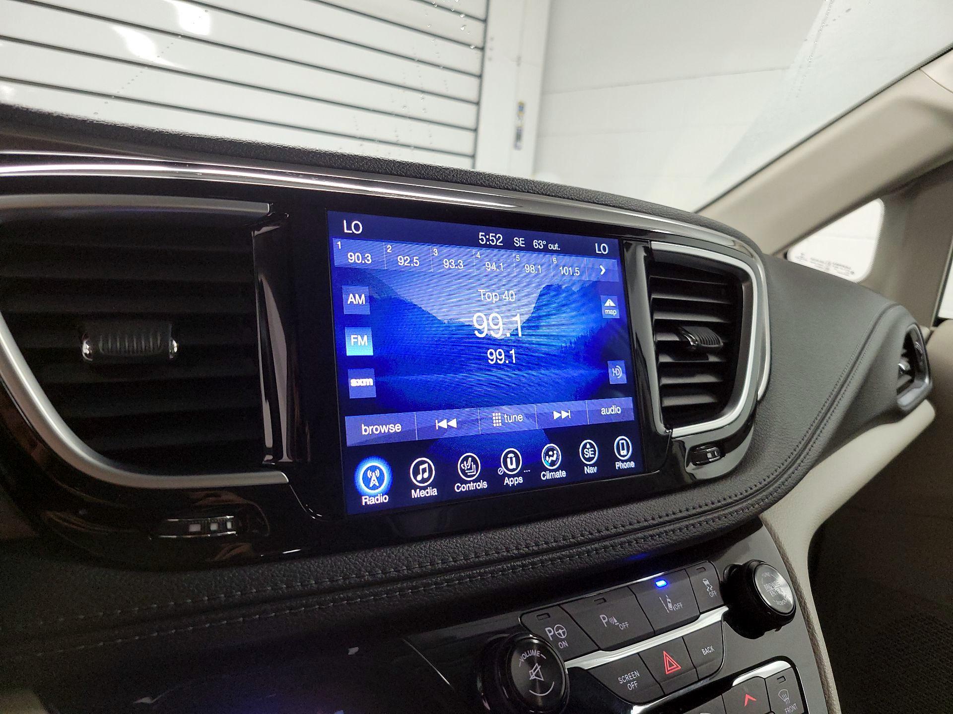 Thumbnail: 2017 Chrysler Pacifica - 15