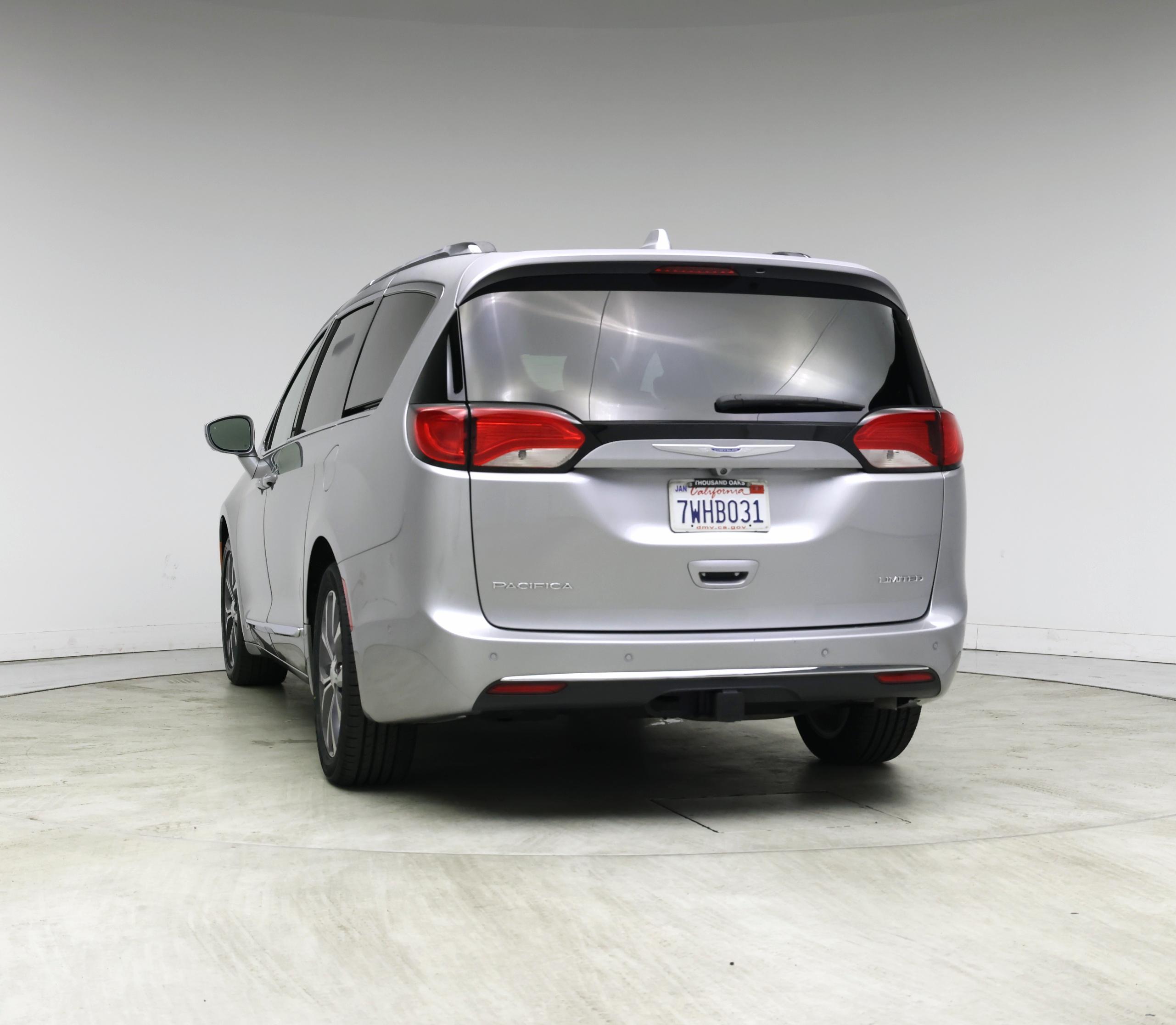 Thumbnail: 2017 Chrysler Pacifica - 6