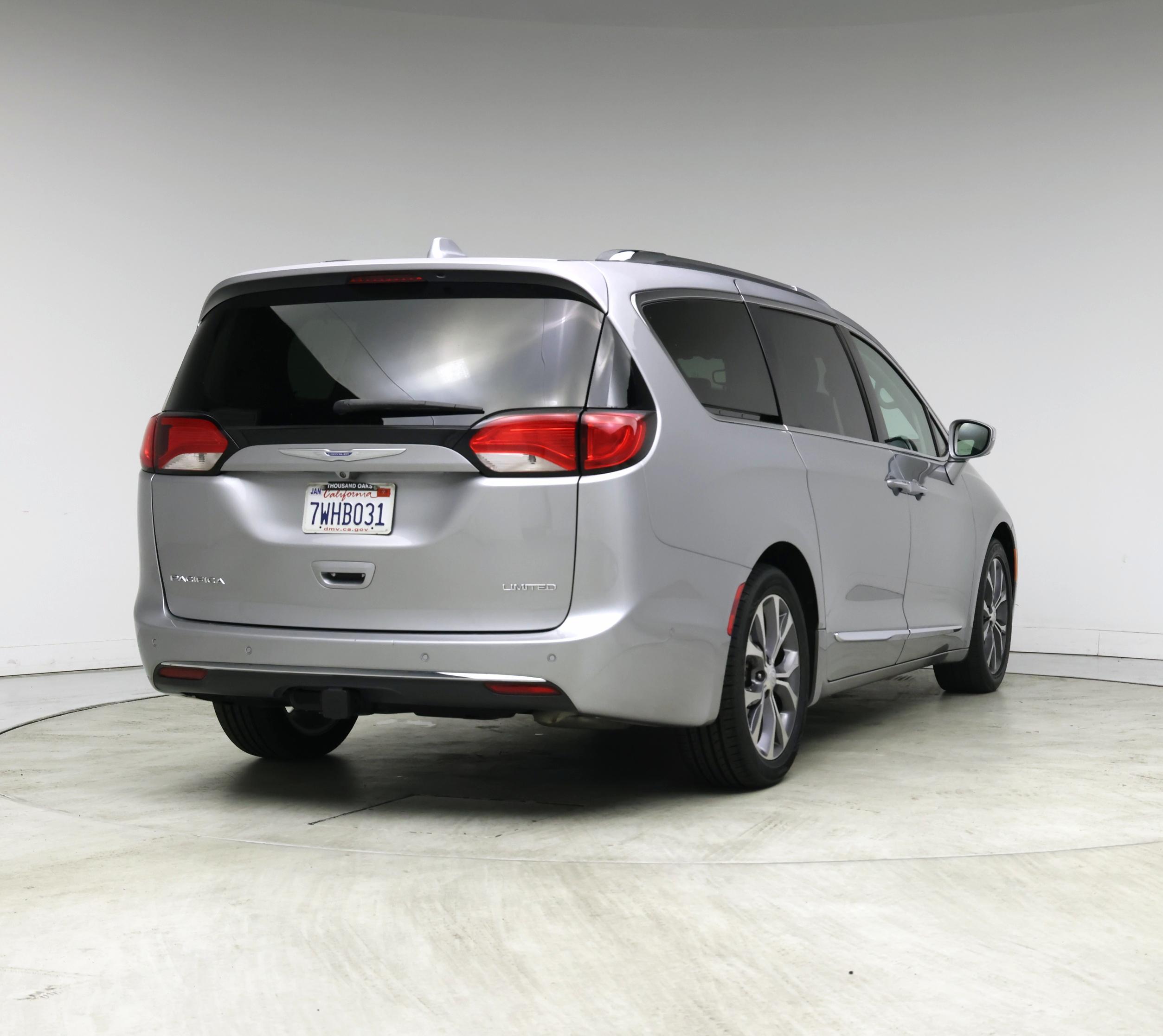 Thumbnail: 2017 Chrysler Pacifica - 8