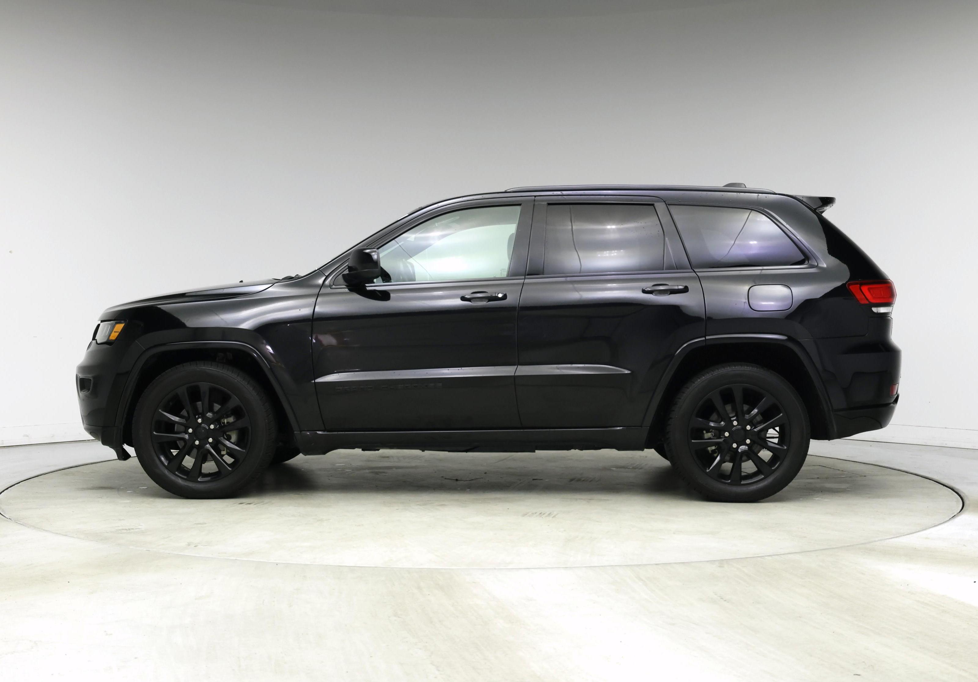 Thumbnail: 2018 Jeep Grand Cherokee - 3