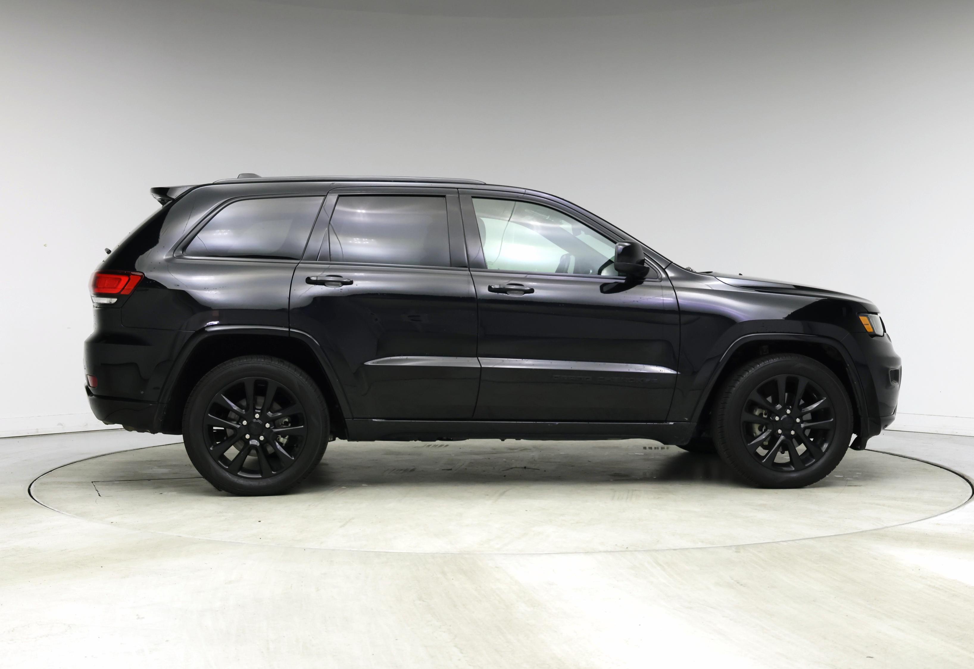 Thumbnail: 2018 Jeep Grand Cherokee - 7