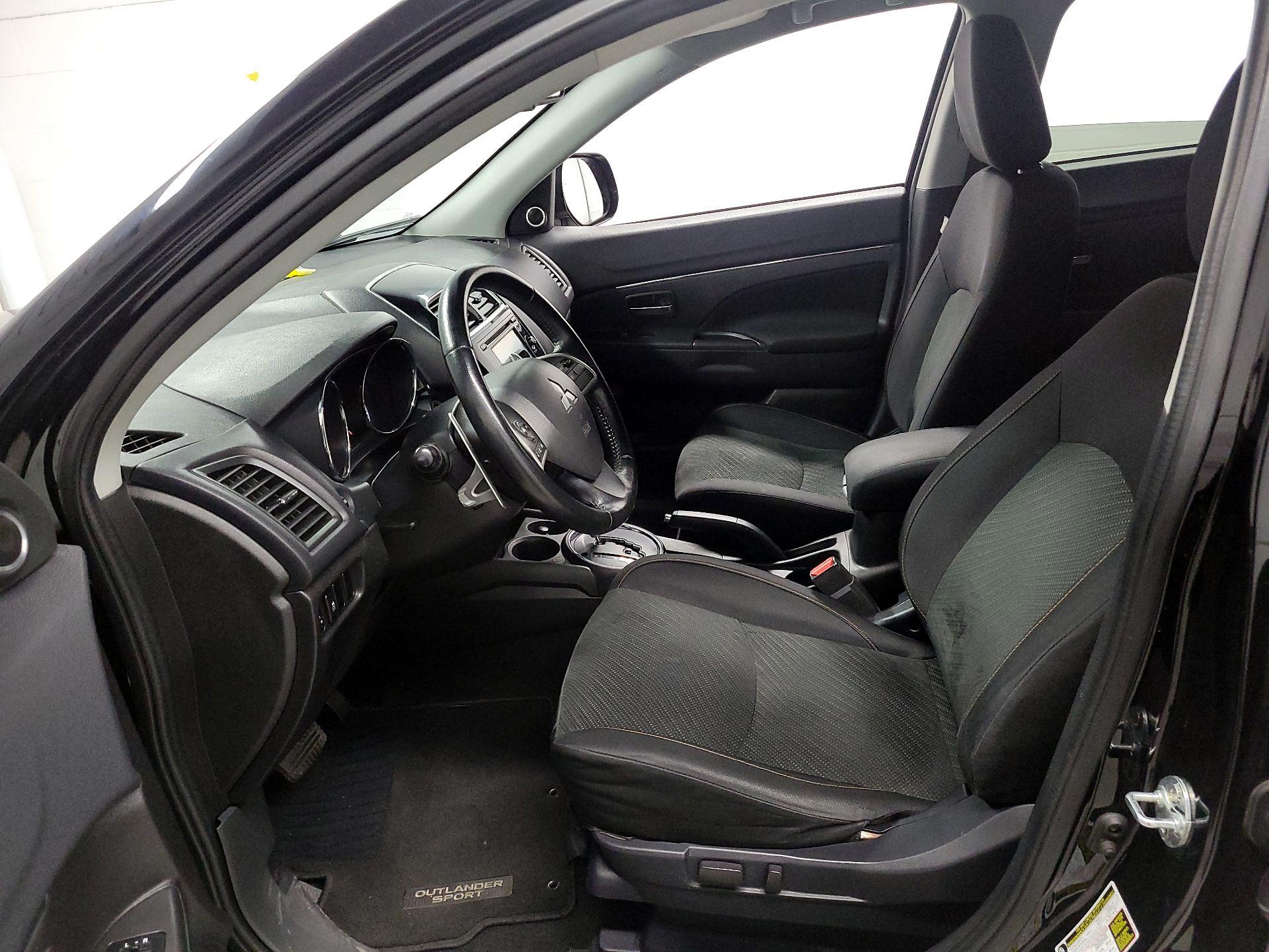 Thumbnail: 2015 Mitsubishi Outlander Sport - 11