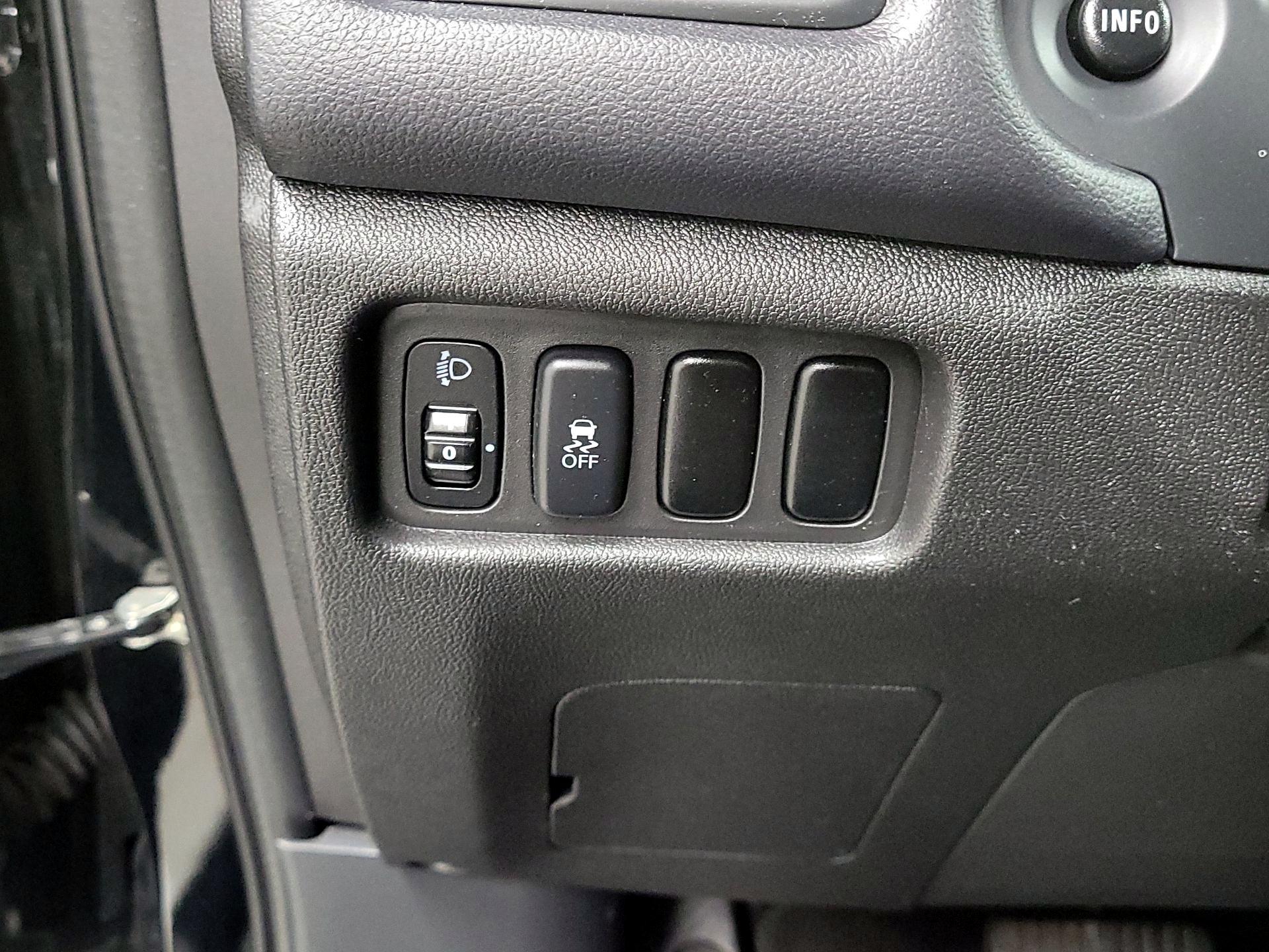 Thumbnail: 2015 Mitsubishi Outlander Sport - 13