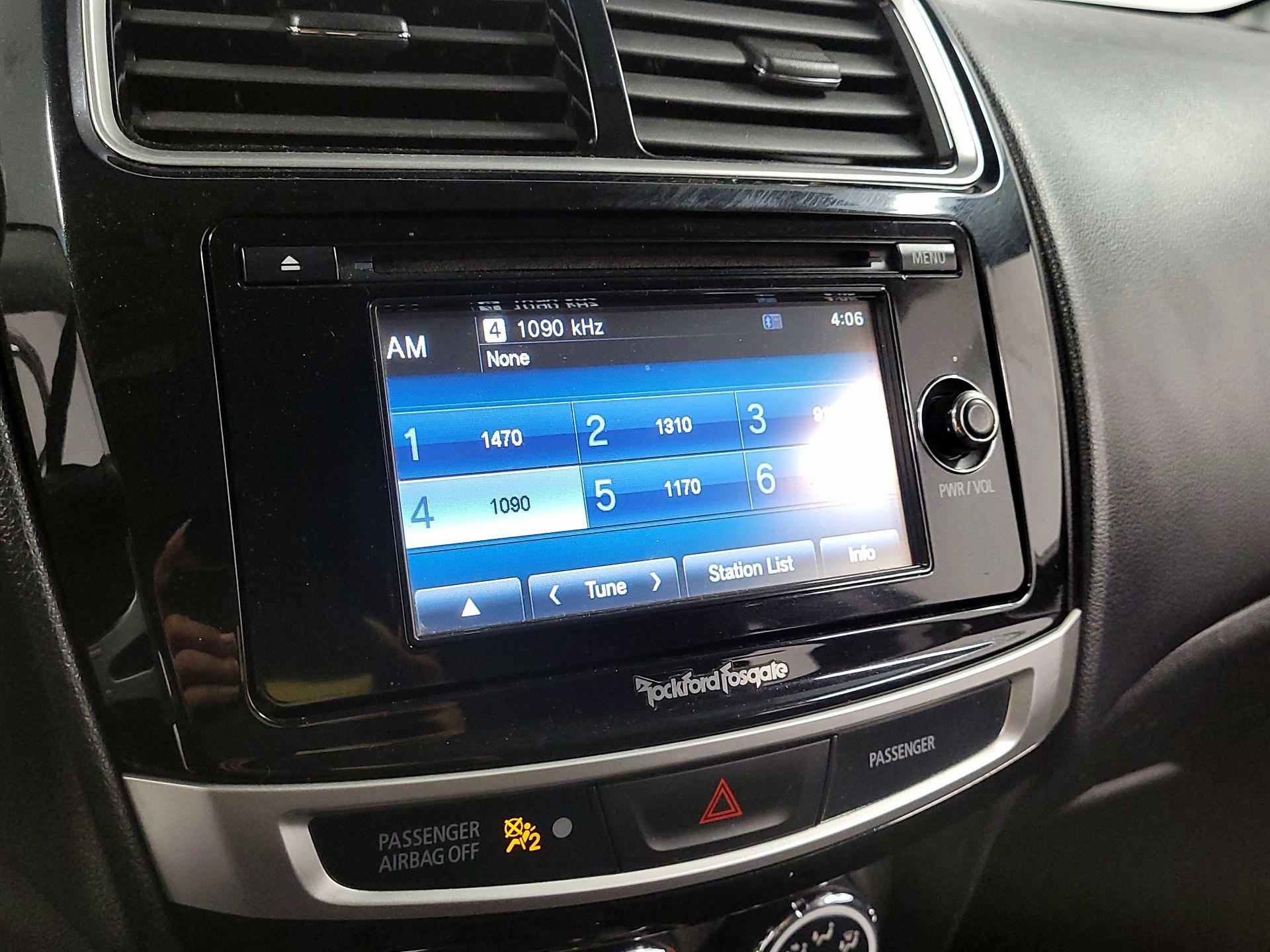 Thumbnail: 2015 Mitsubishi Outlander Sport - 15