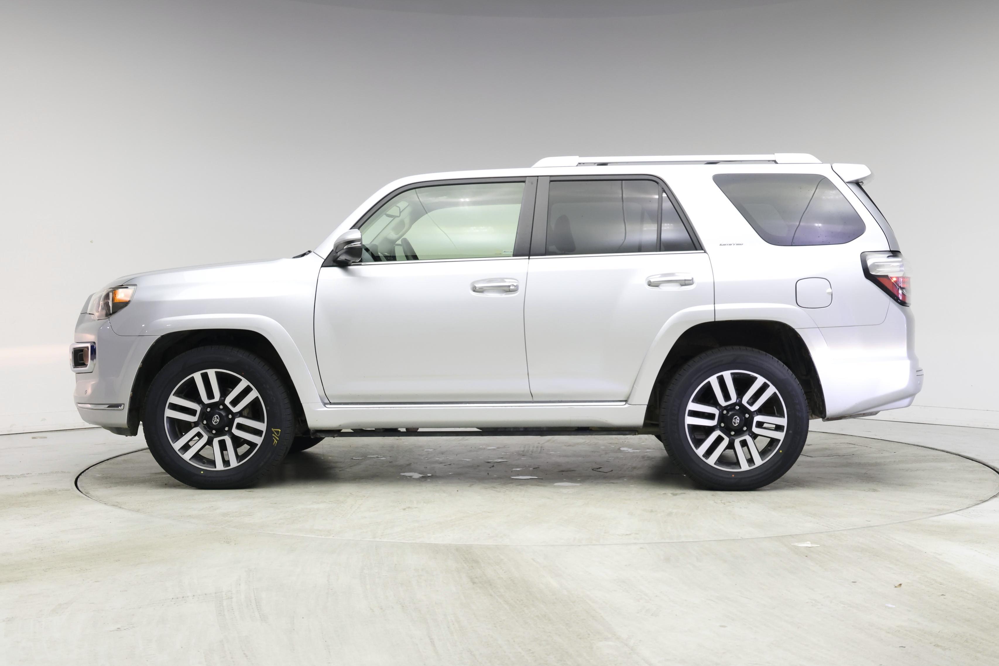 Thumbnail: 2018 Toyota 4Runner - 3