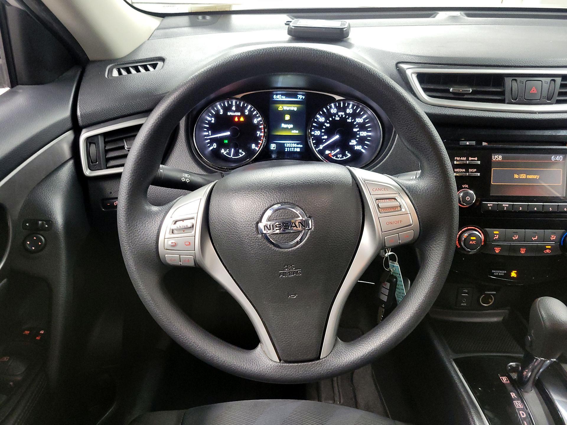 Thumbnail: 2015 Nissan Rogue - 10