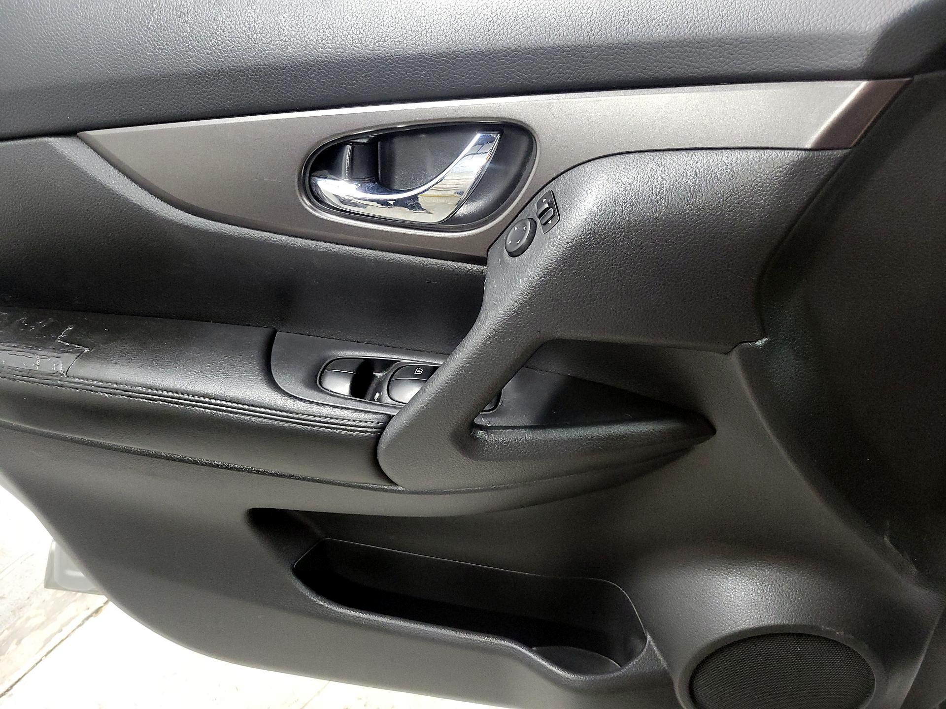 Thumbnail: 2015 Nissan Rogue - 12