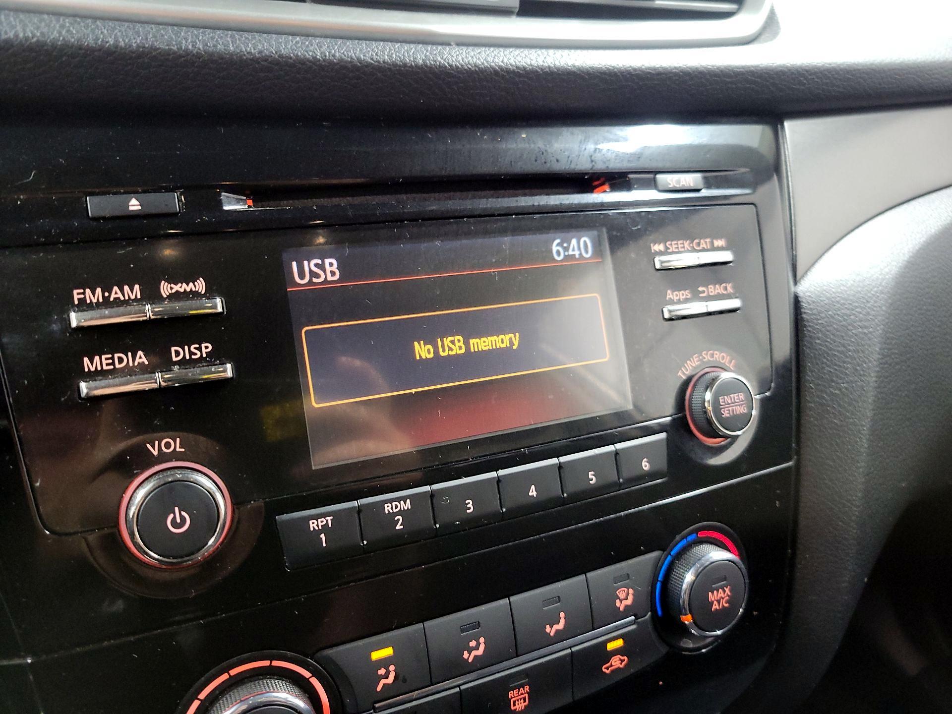 Thumbnail: 2015 Nissan Rogue - 13