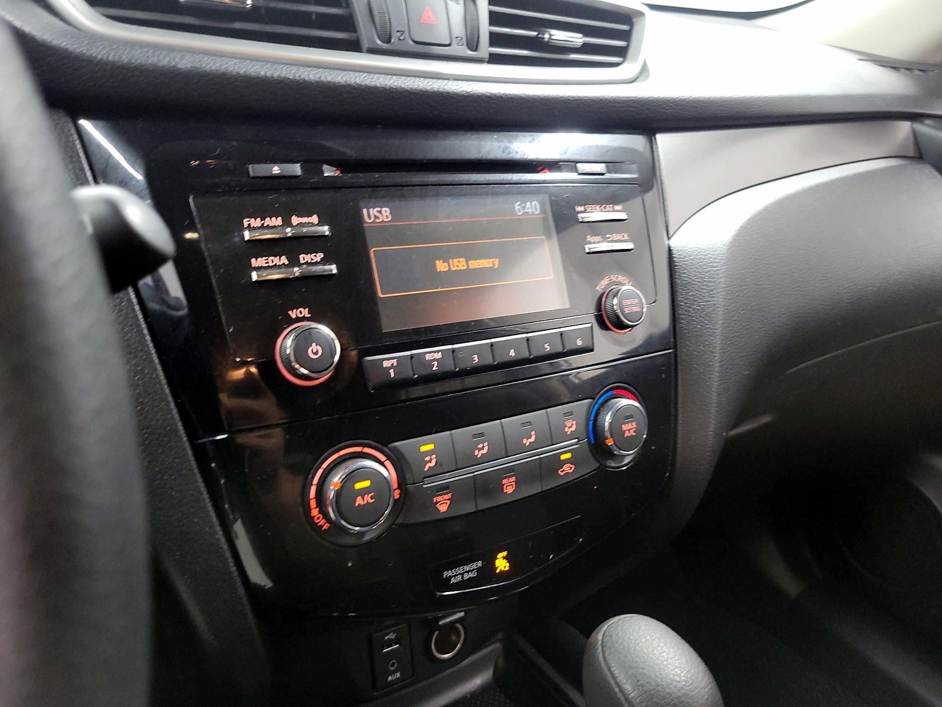 Thumbnail: 2015 Nissan Rogue - 14