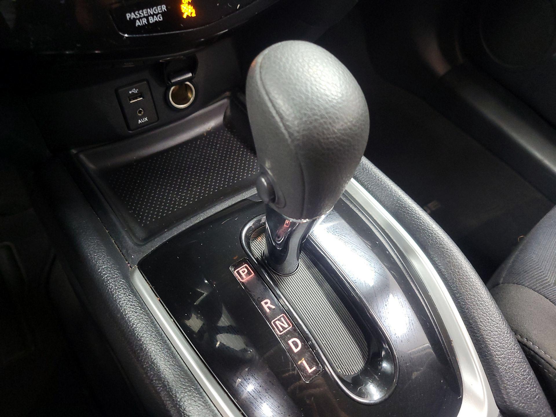 Thumbnail: 2015 Nissan Rogue - 15