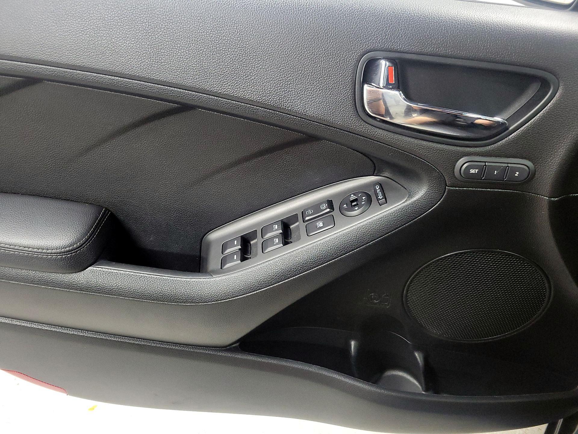 Thumbnail: 2015 Kia Forte - 12